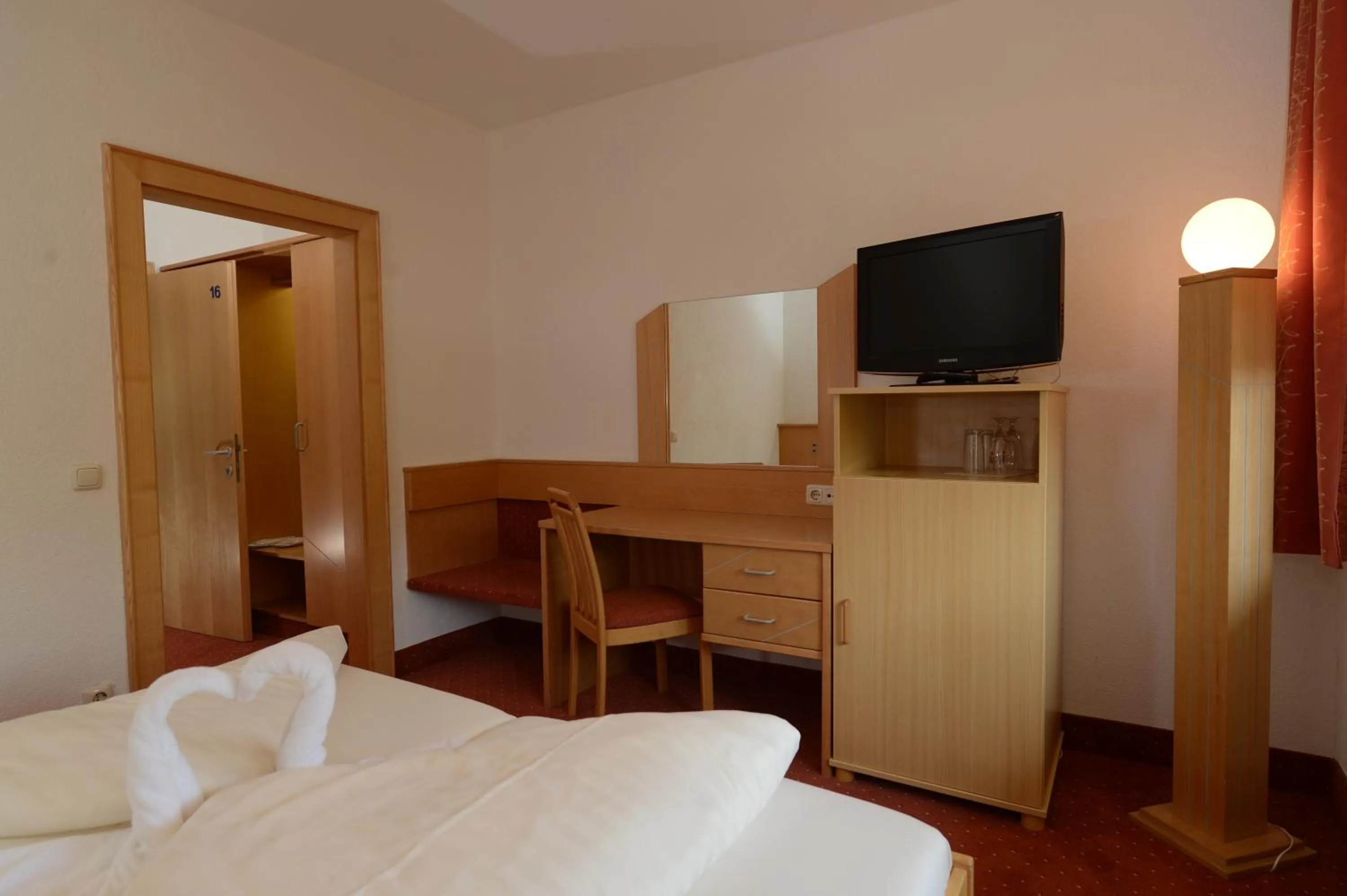 TV and multimedia, Bed in Strandhotel Faak