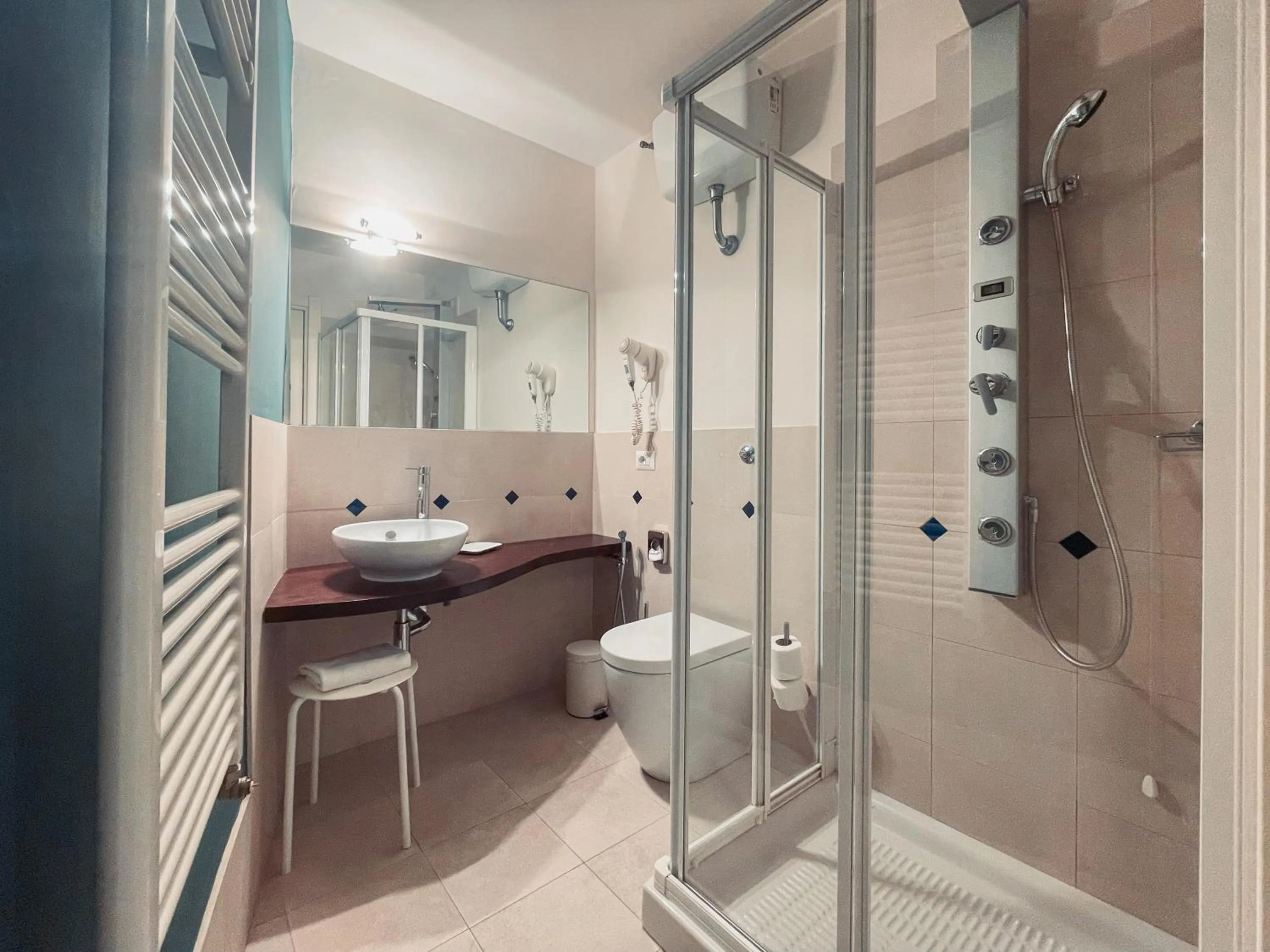 Shower in Ostello Bello Firenze