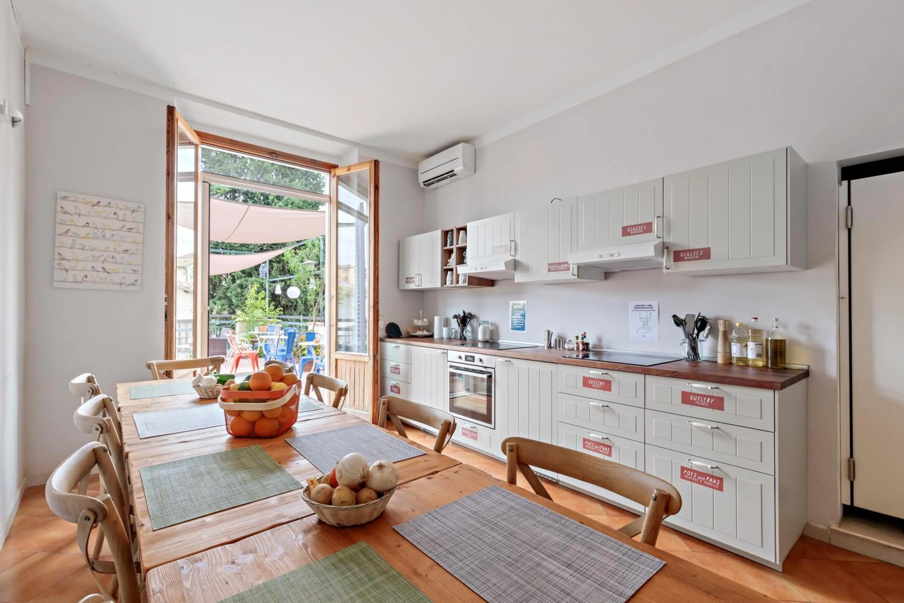 Kitchen or kitchenette in Ostello Bello Firenze