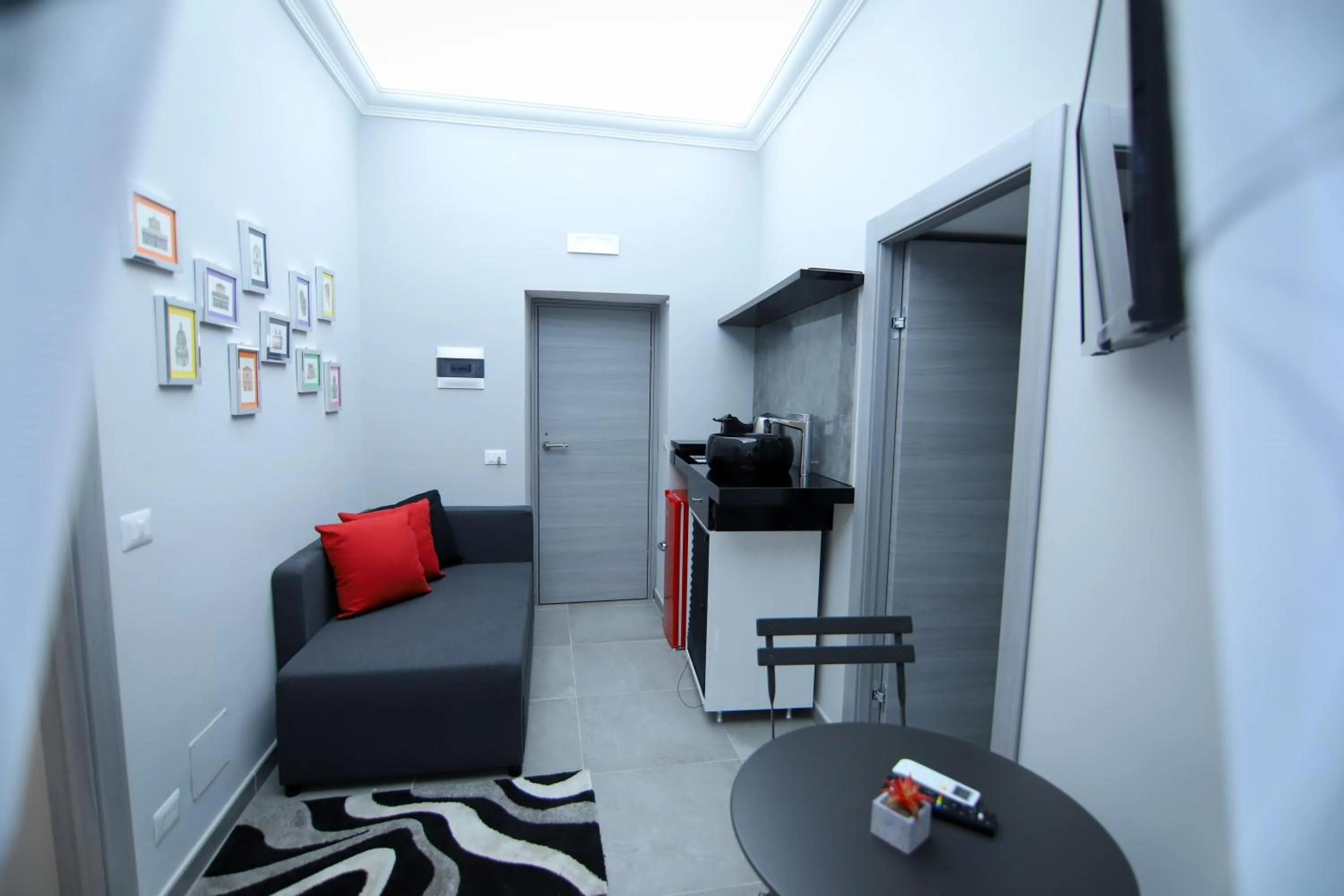 Seating area in Montesanto Station