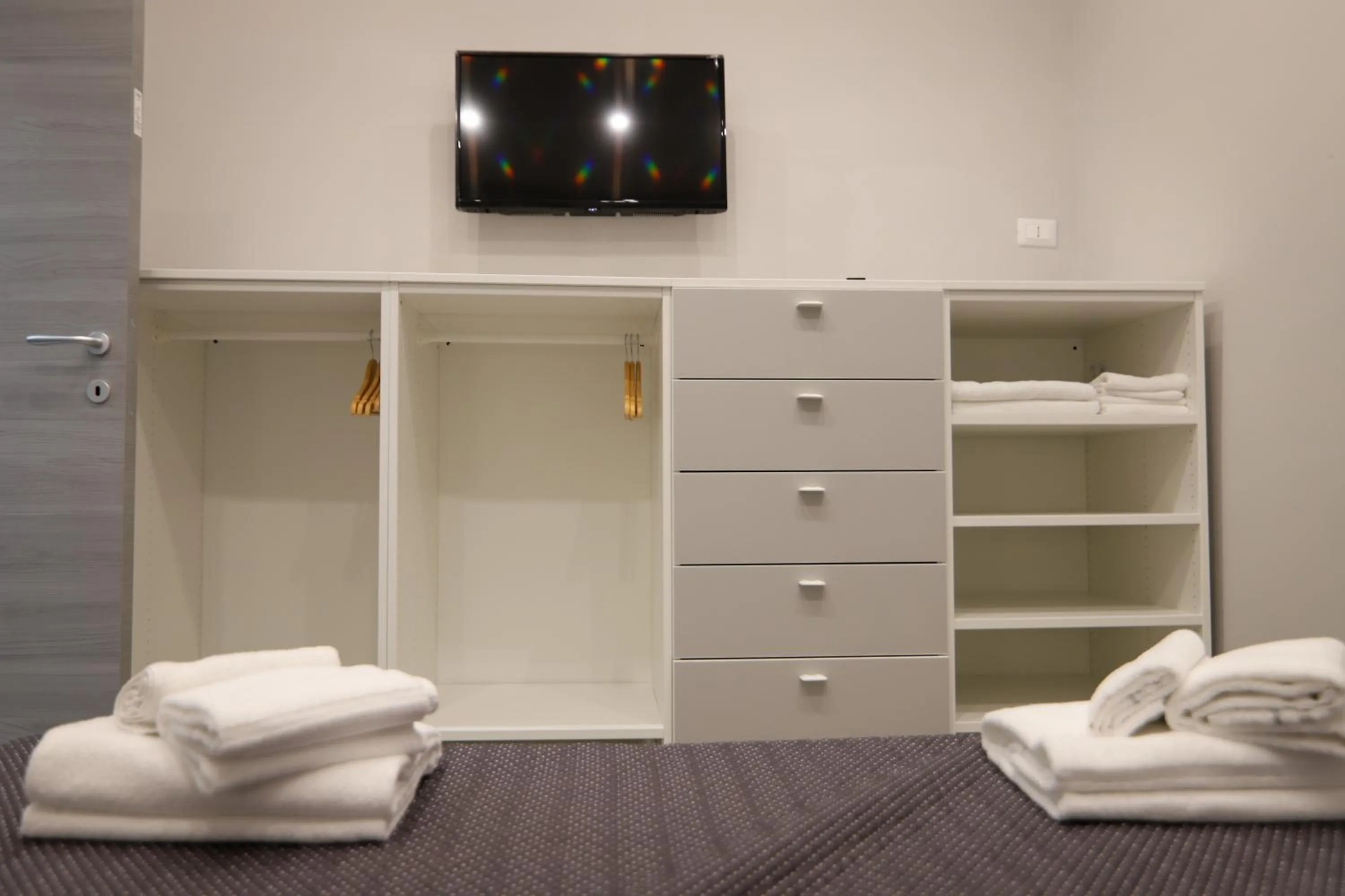 TV and multimedia, Bed in Montesanto Station