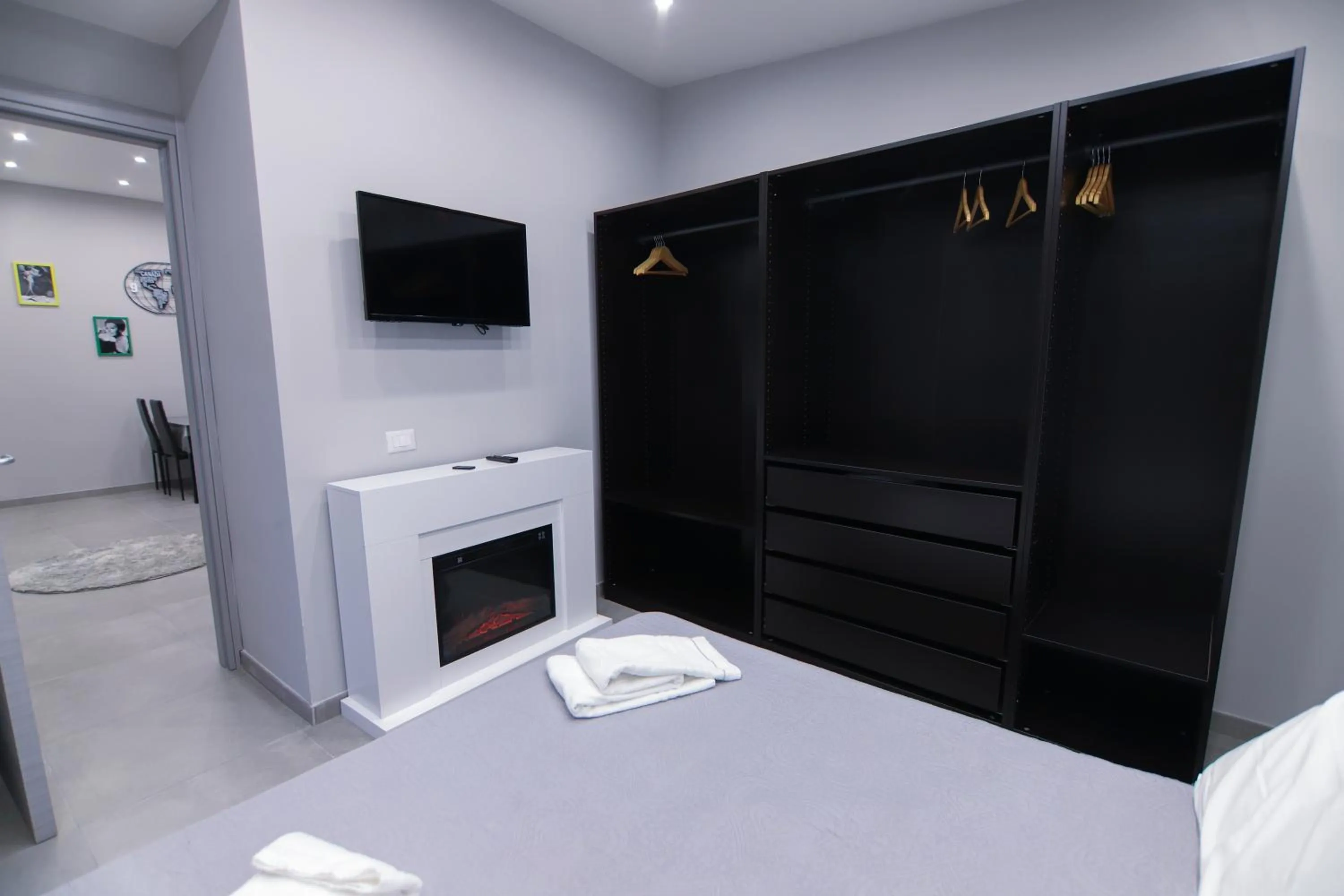 Bedroom, Bed in Montesanto Station