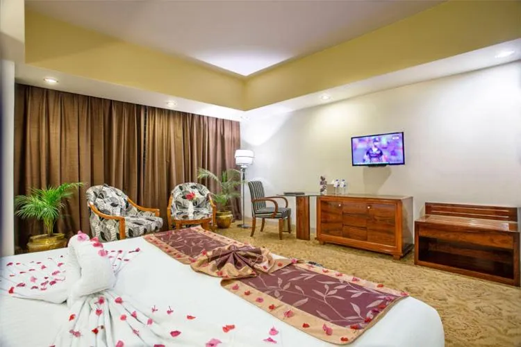 TV and multimedia in Hotel Star Pacific