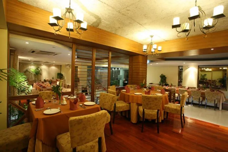 Restaurant/places to eat in Hotel Star Pacific