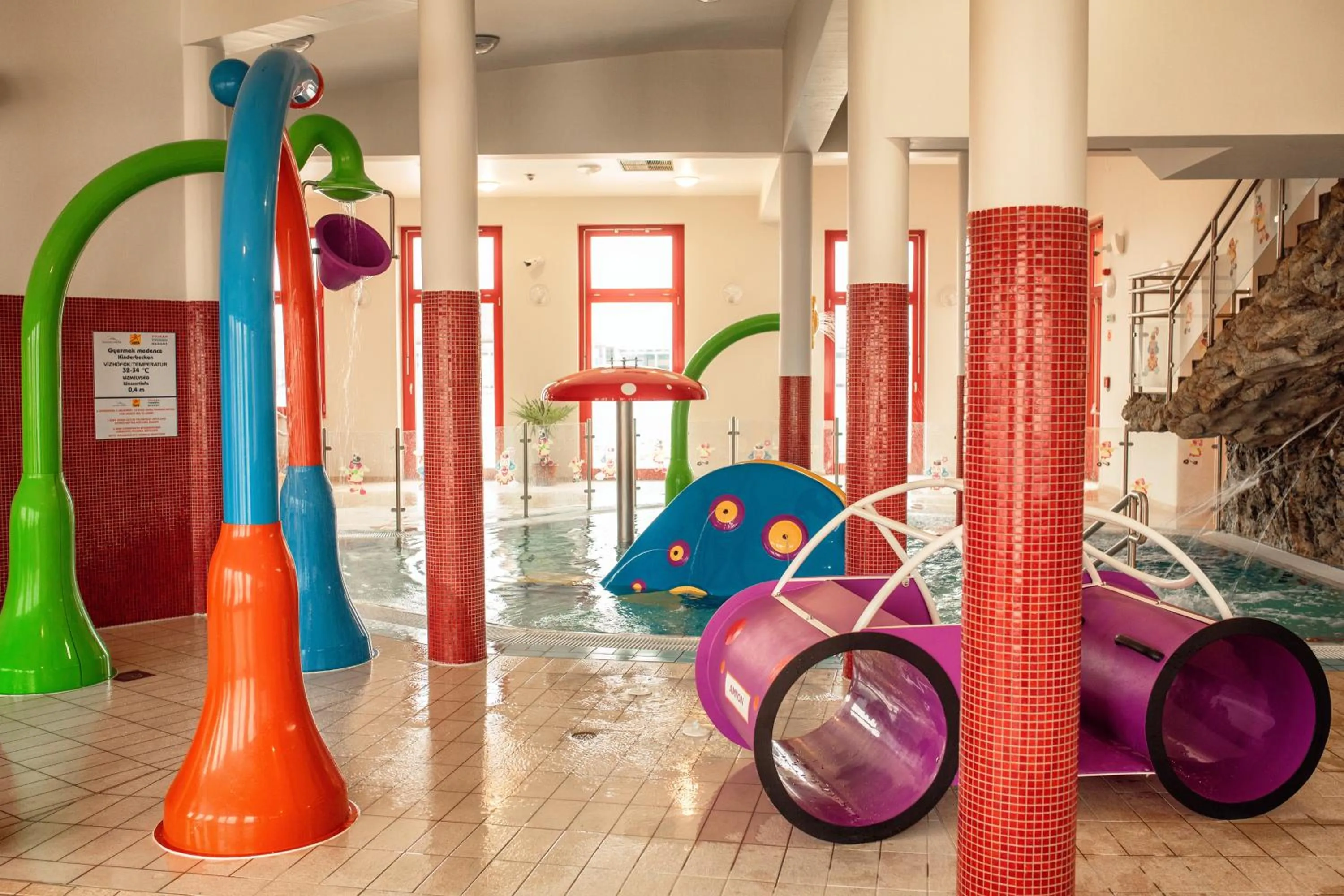 Swimming pool in Vulkán Wellness Hotel & Camping