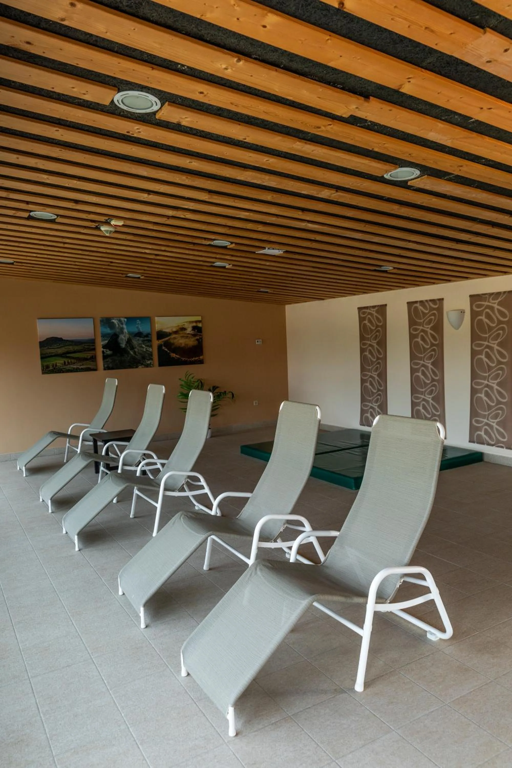 sunbed in Vulkán Wellness Hotel & Camping