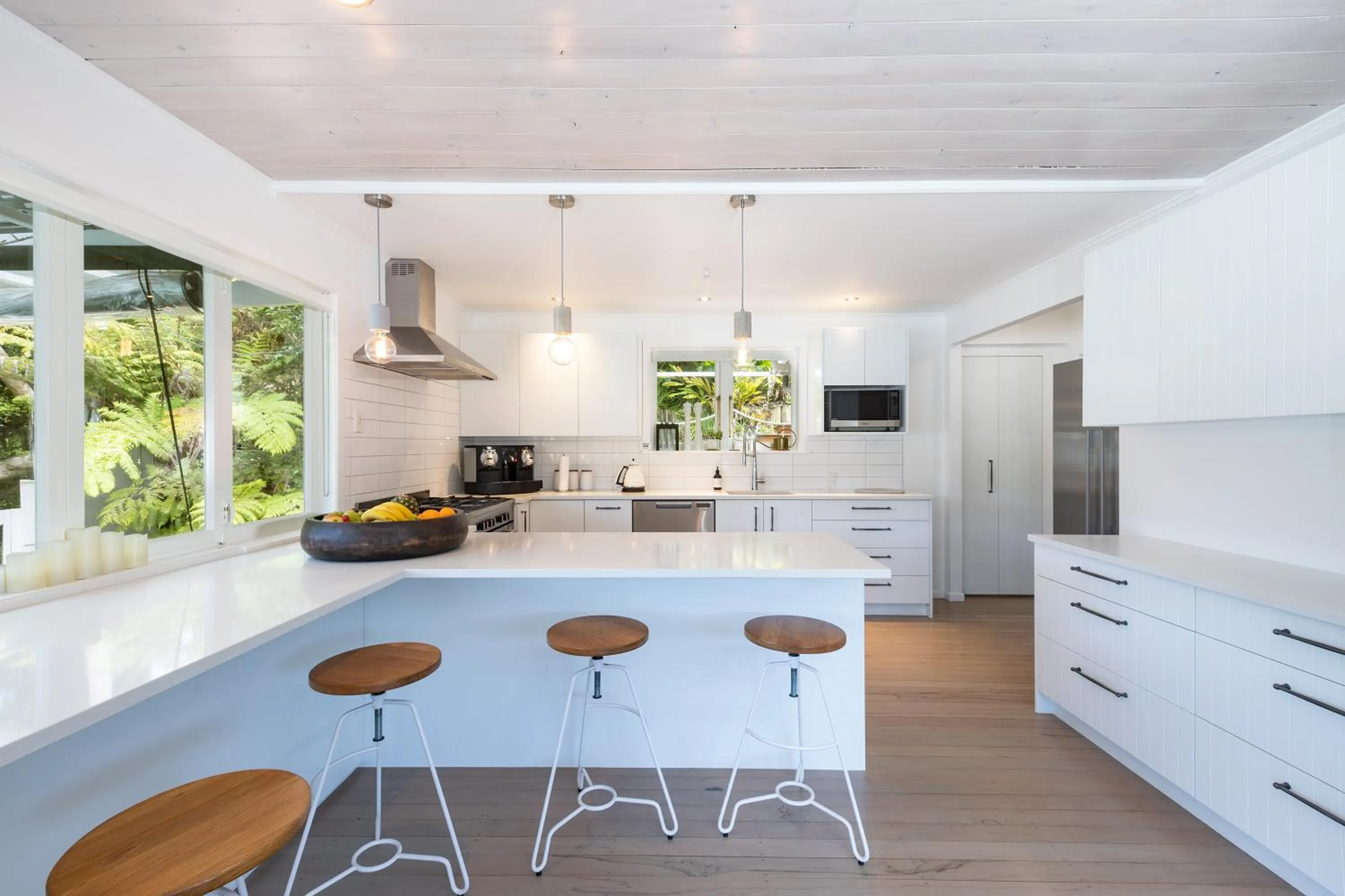 Kitchen or kitchenette in Kawau Lodge Boutique Resort