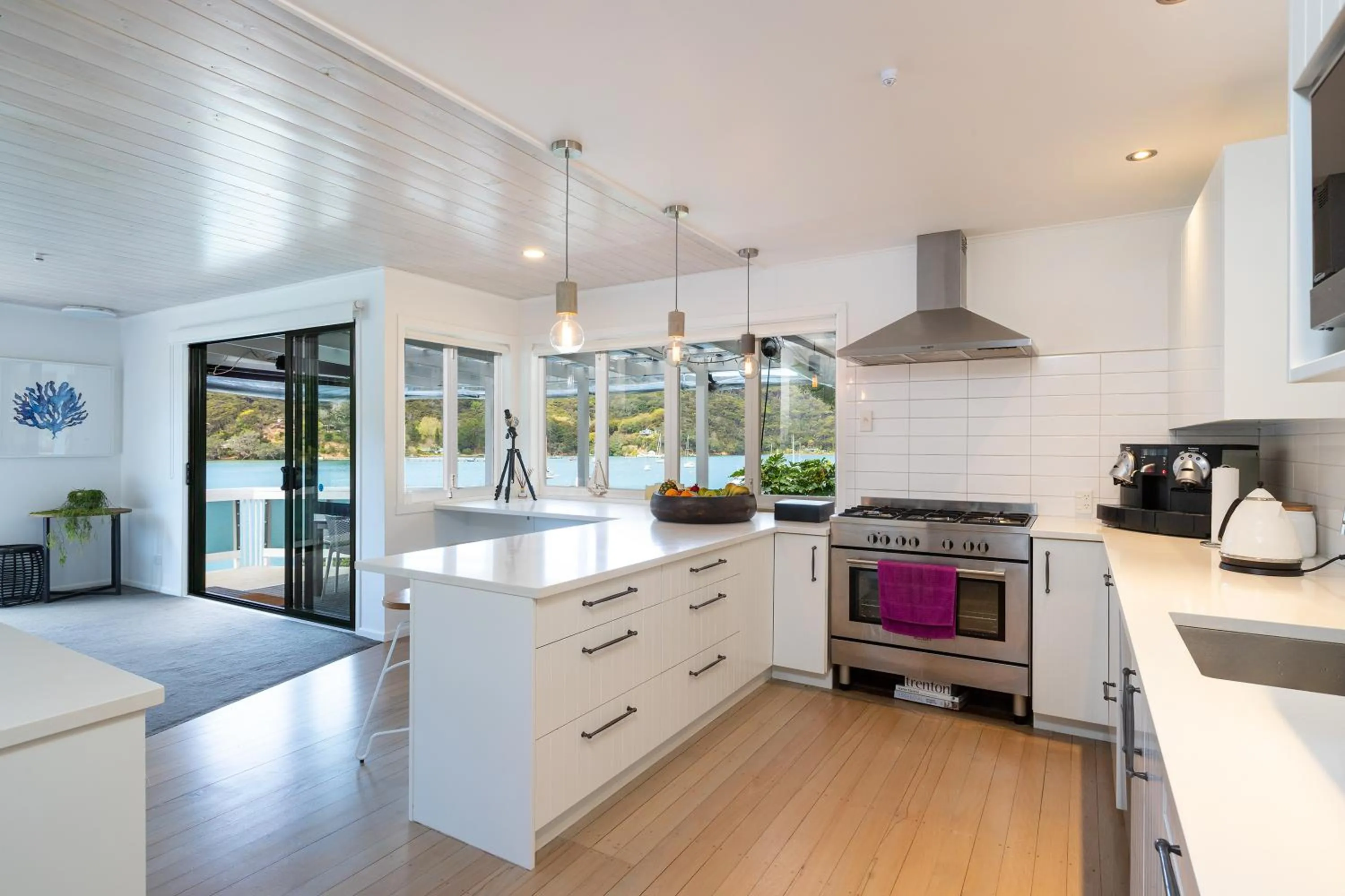 Kitchen or kitchenette in Kawau Lodge Boutique Resort