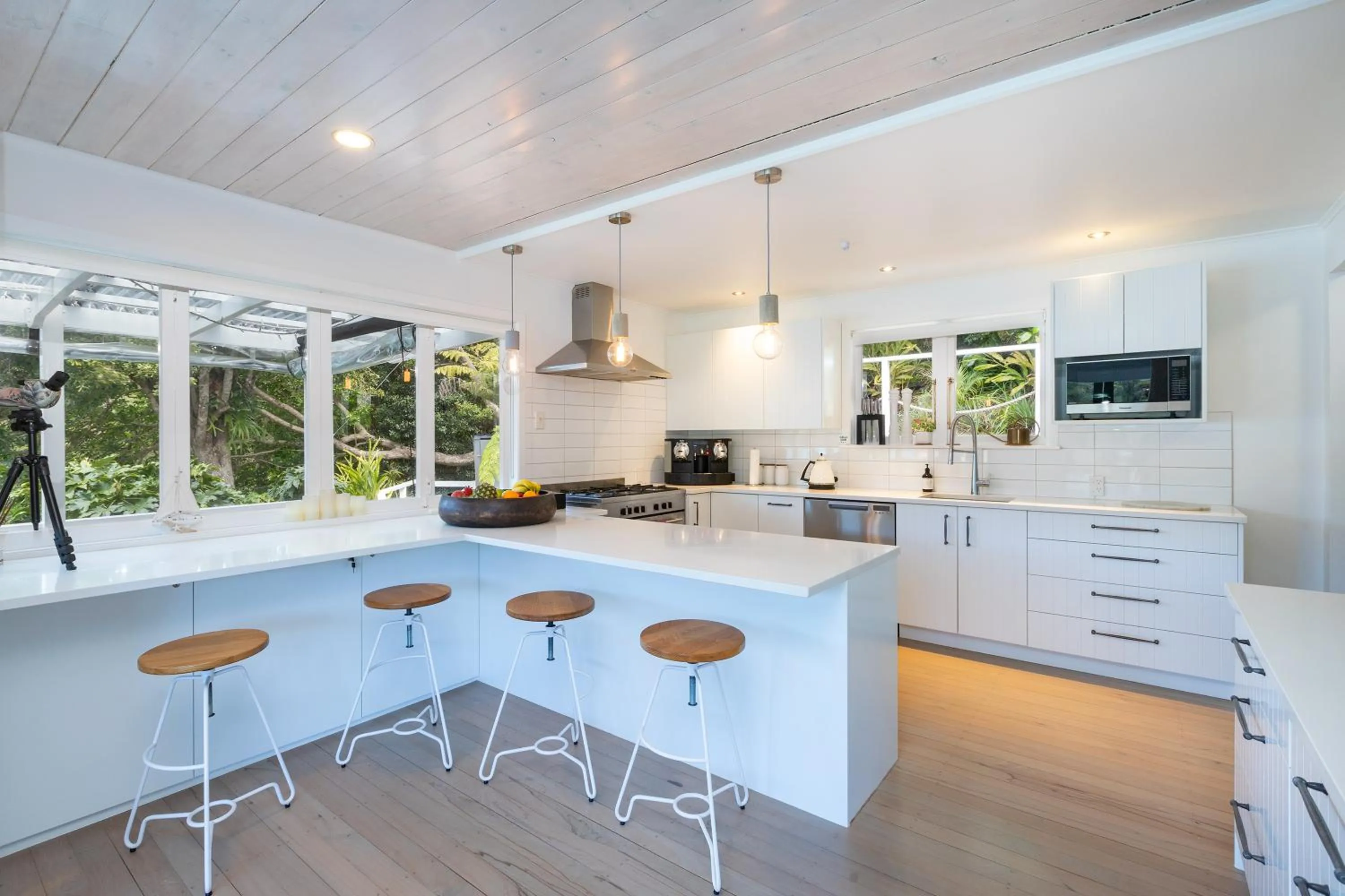 Kitchen or kitchenette in Kawau Lodge Boutique Resort