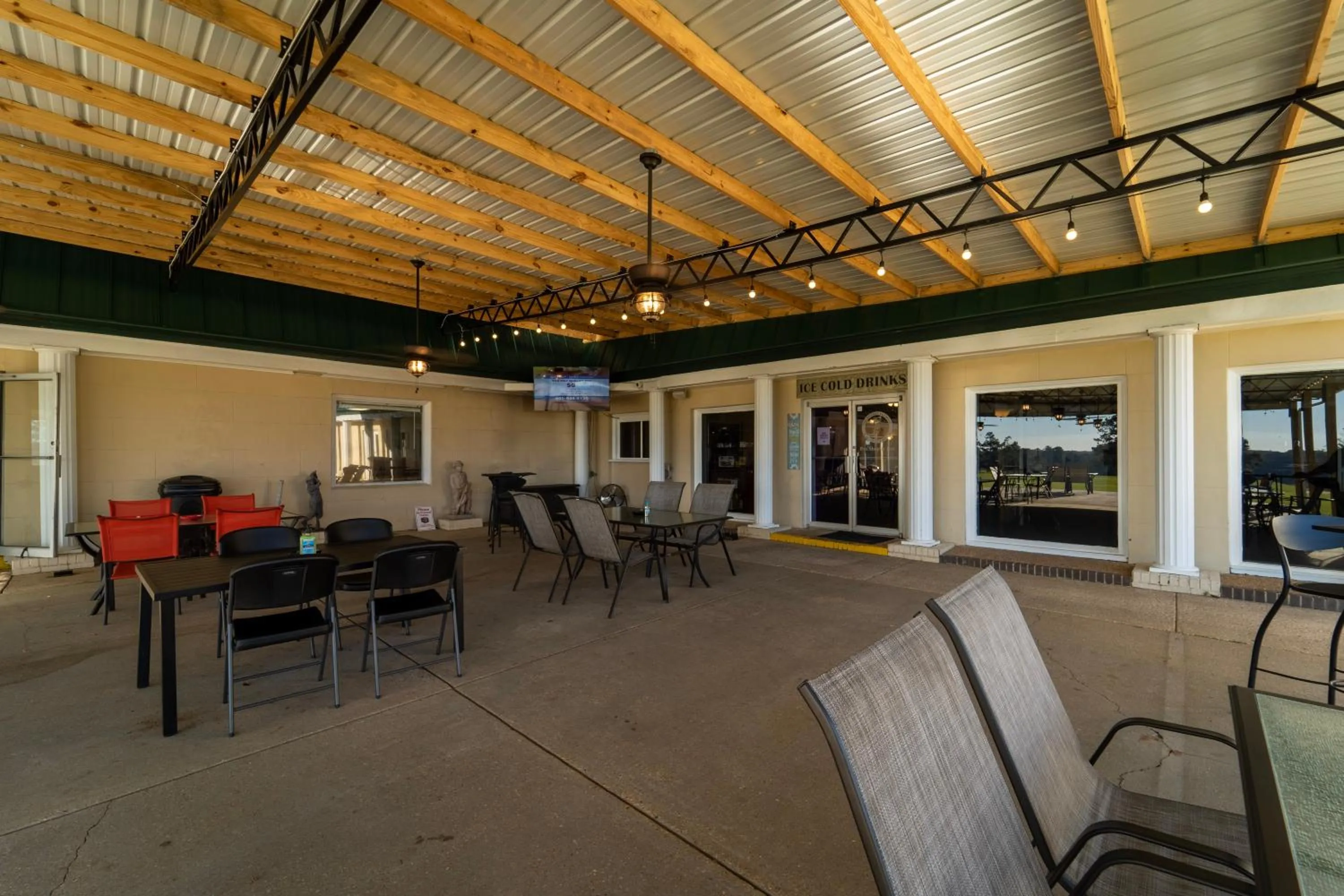 Patio in Dothan National Golf Club and Hotel
