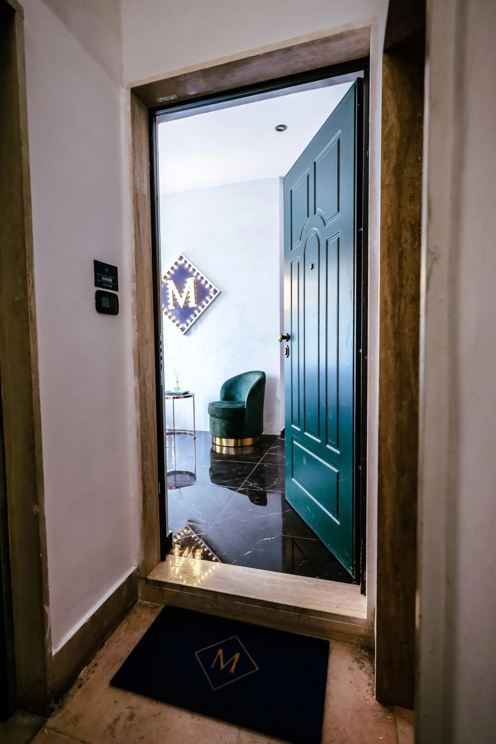 Facade/entrance in Marmur luxury room
