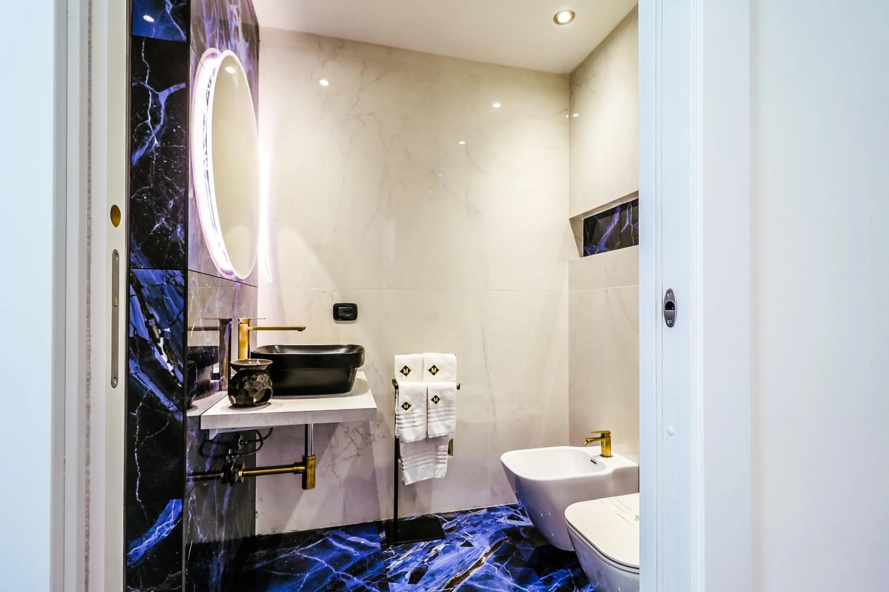 Bathroom in Marmur luxury room