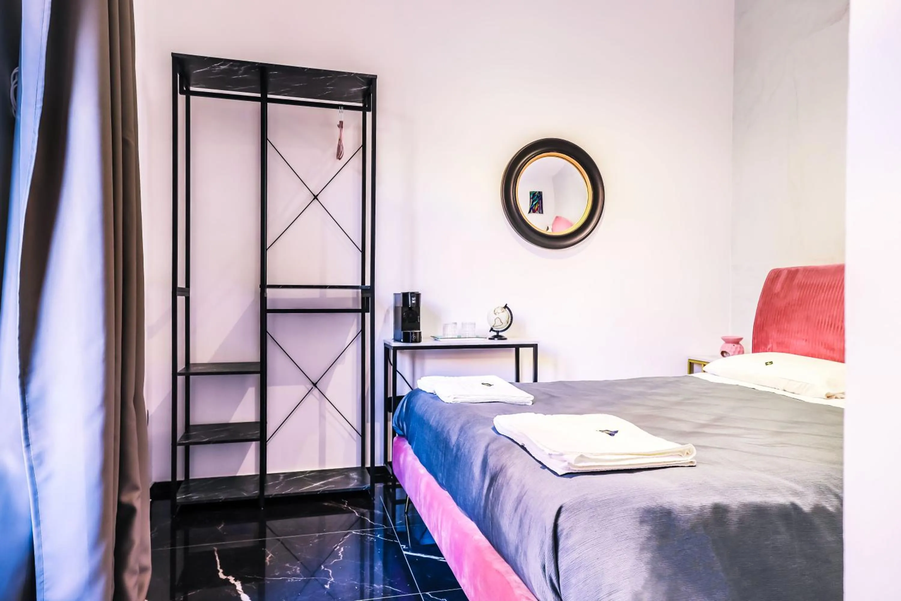 Photo of the whole room, Bed in Marmur luxury room