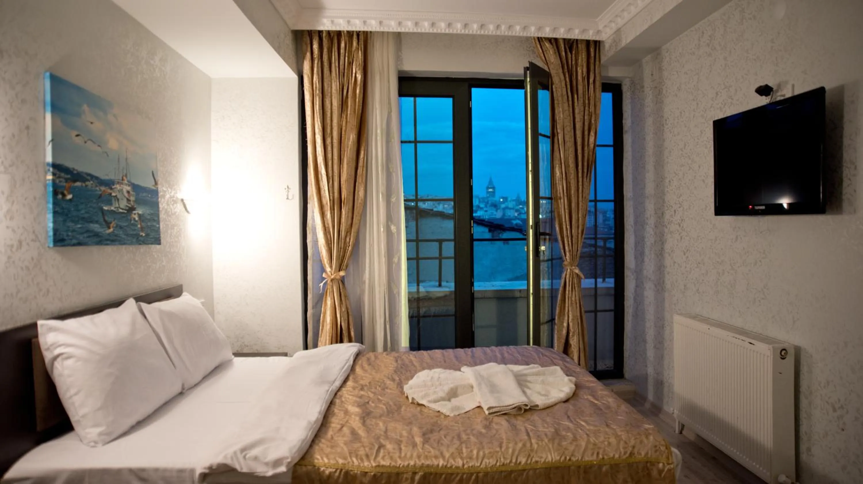 Bed in Golden Horn Life Hotel
