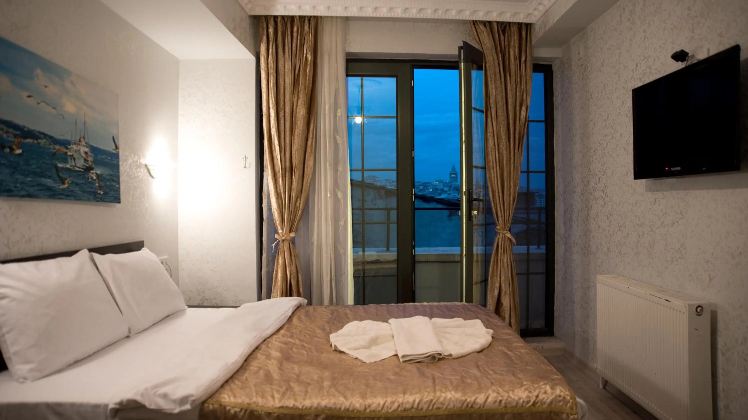 Bed in Golden Horn Life Hotel