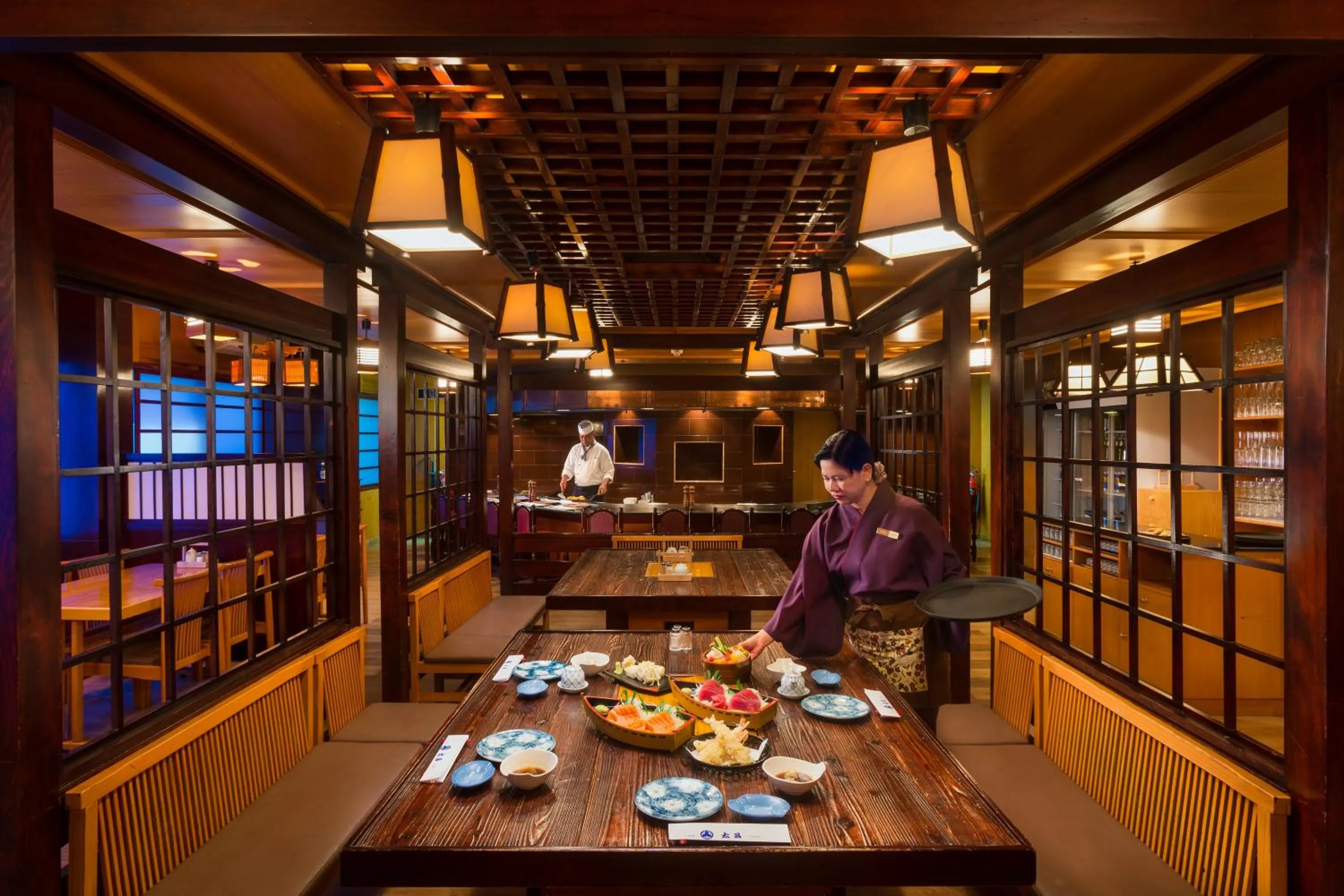 Restaurant/places to eat in Al Falaj Hotel