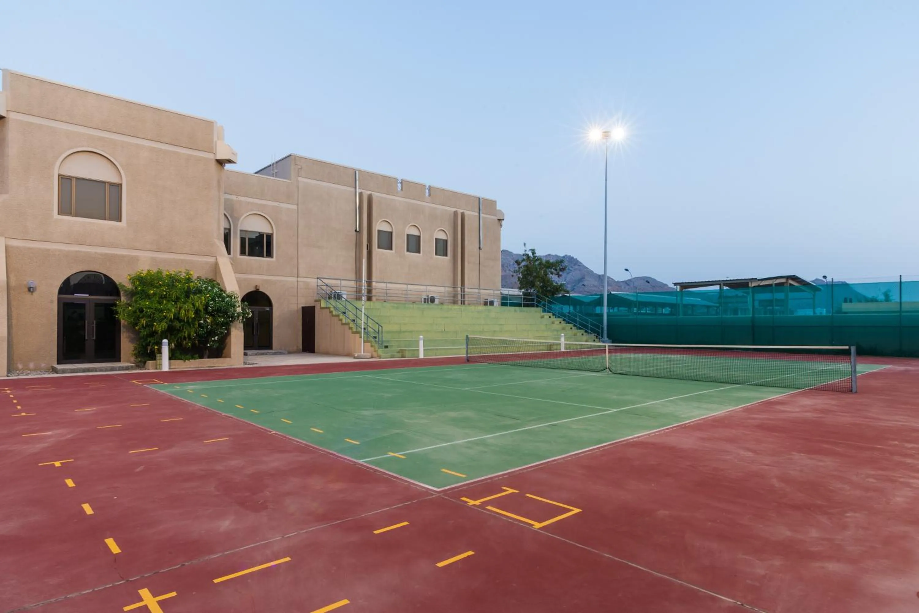 Tennis court in Al Falaj Hotel