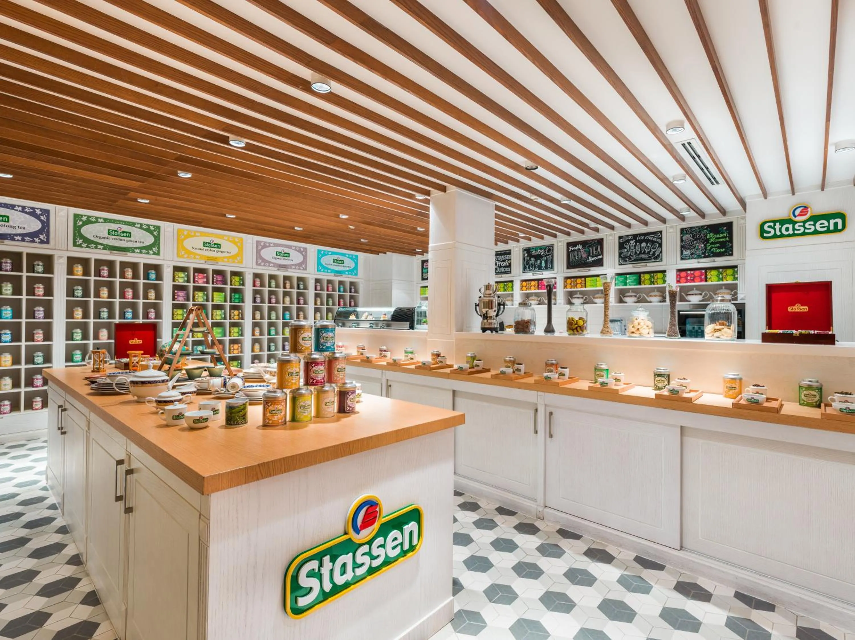 Restaurant/places to eat in Al Falaj Hotel