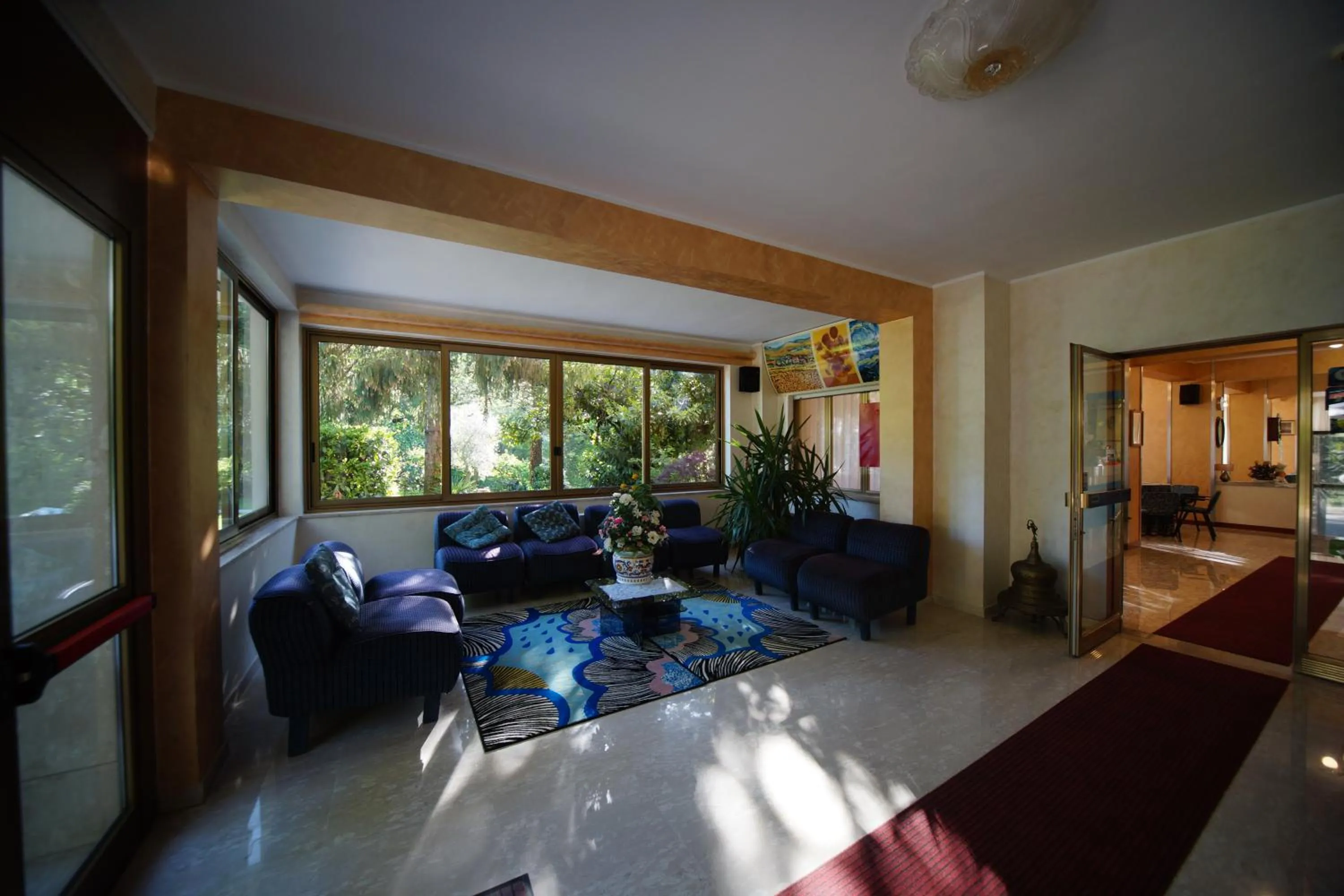 Living room in King Hotel