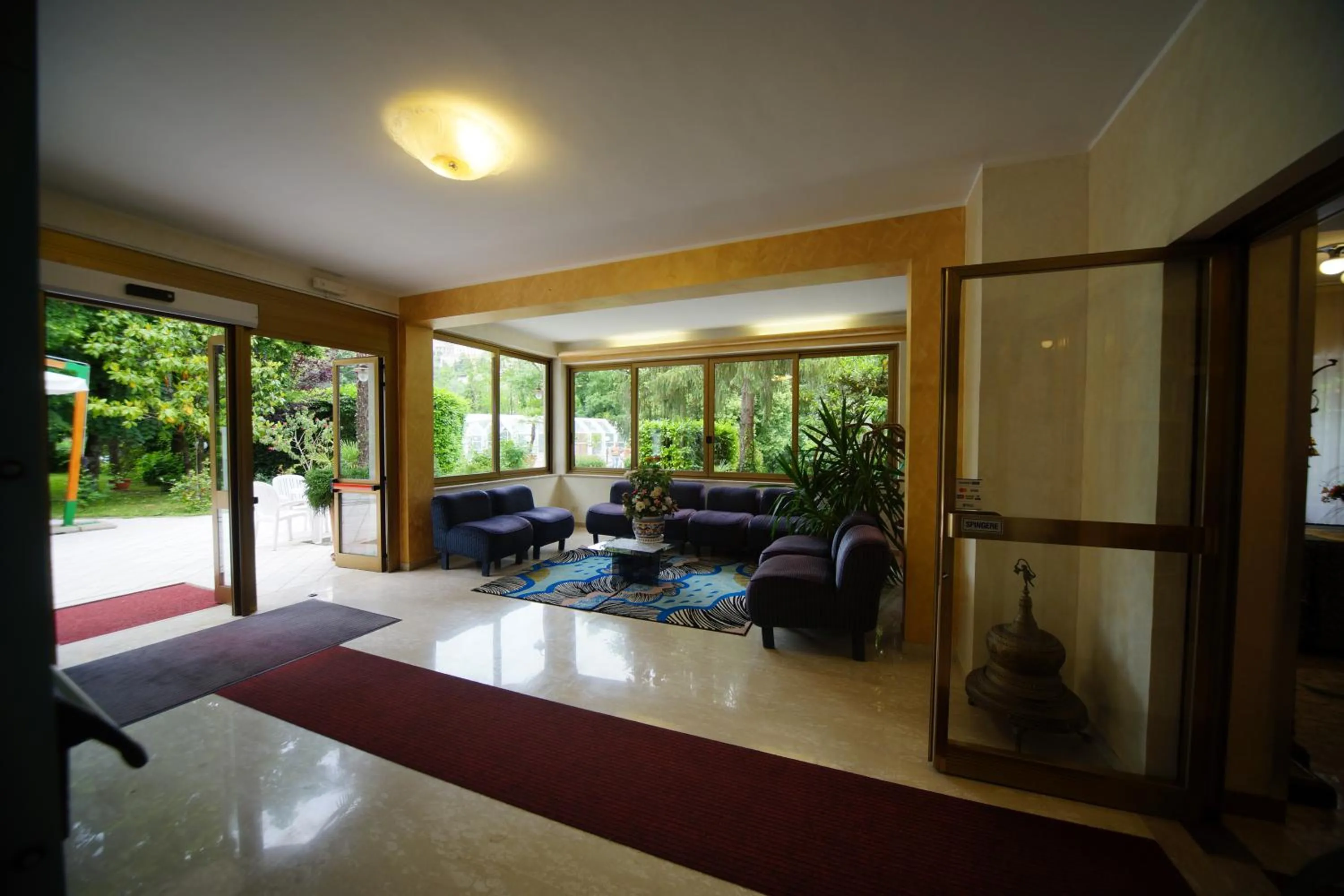 Living room in King Hotel