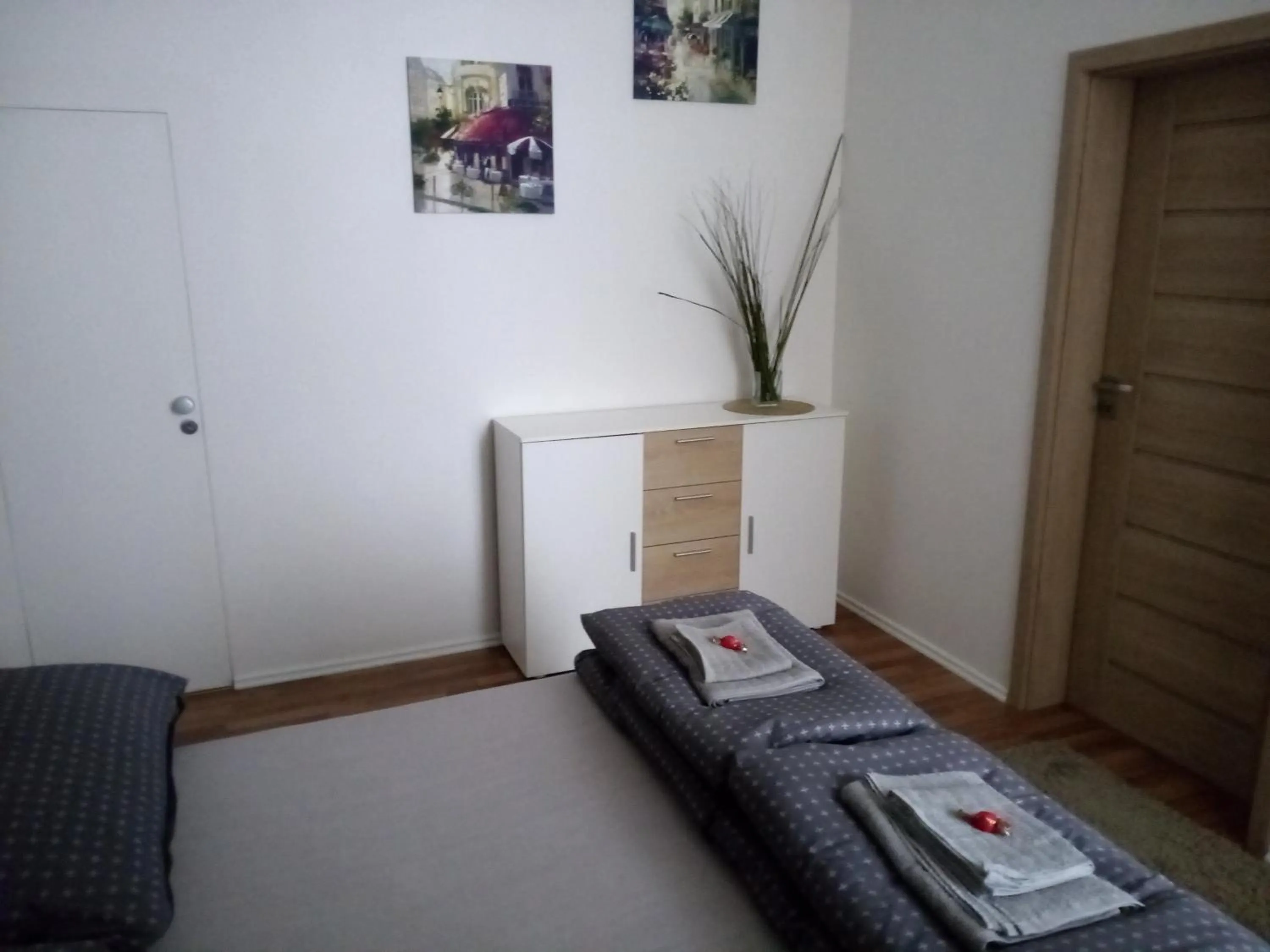 Bed in Gallys Apartments