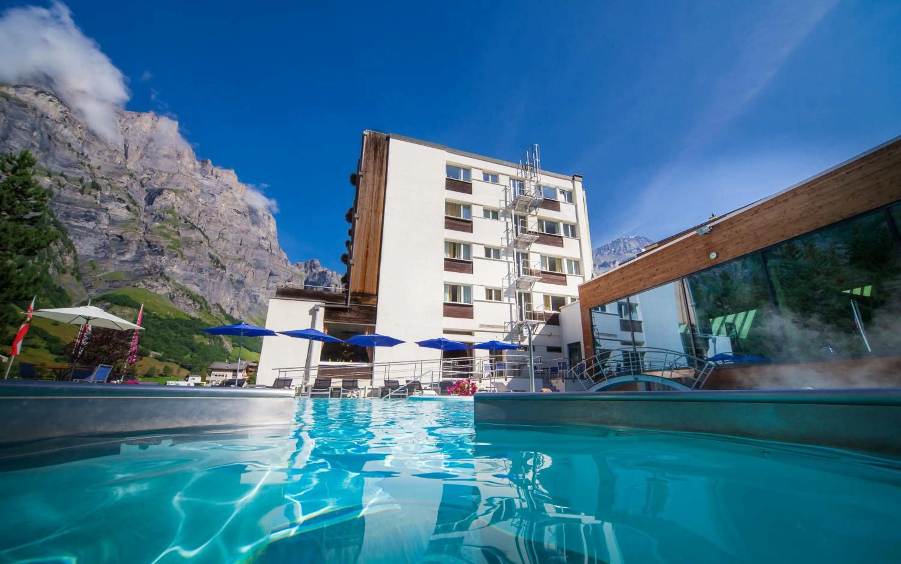 Facade/entrance in Le Bristol Leukerbad