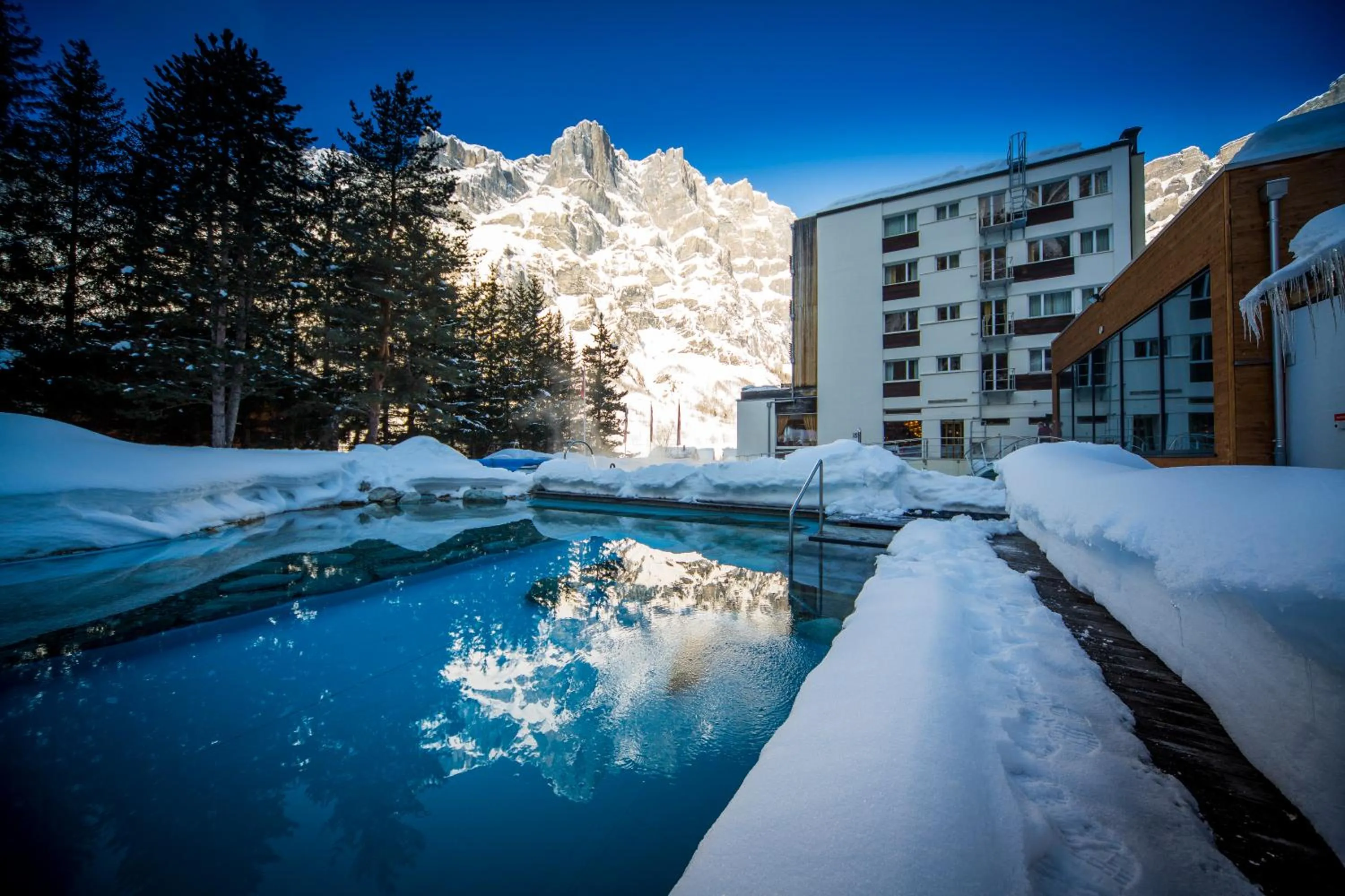Facade/entrance in Le Bristol Leukerbad