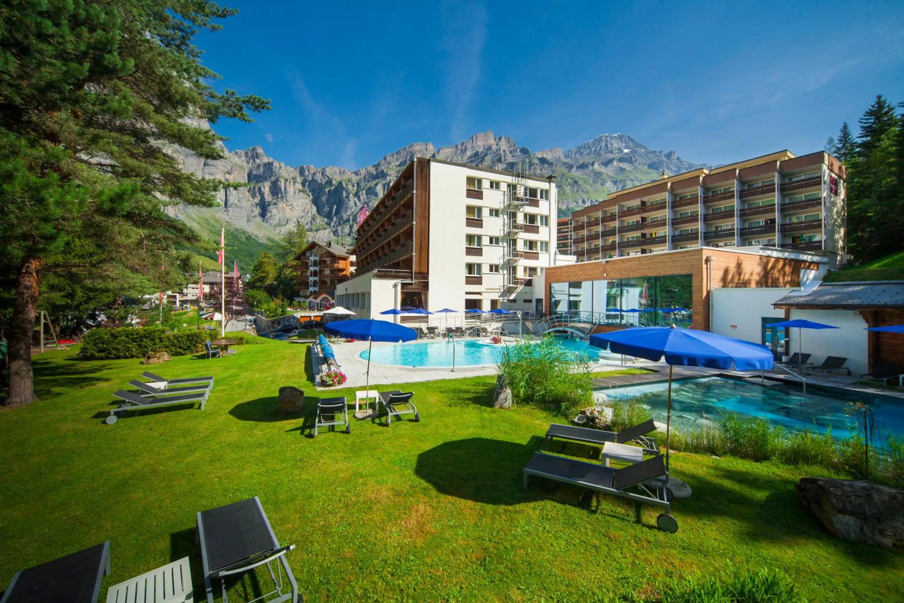 Facade/entrance in Le Bristol Leukerbad