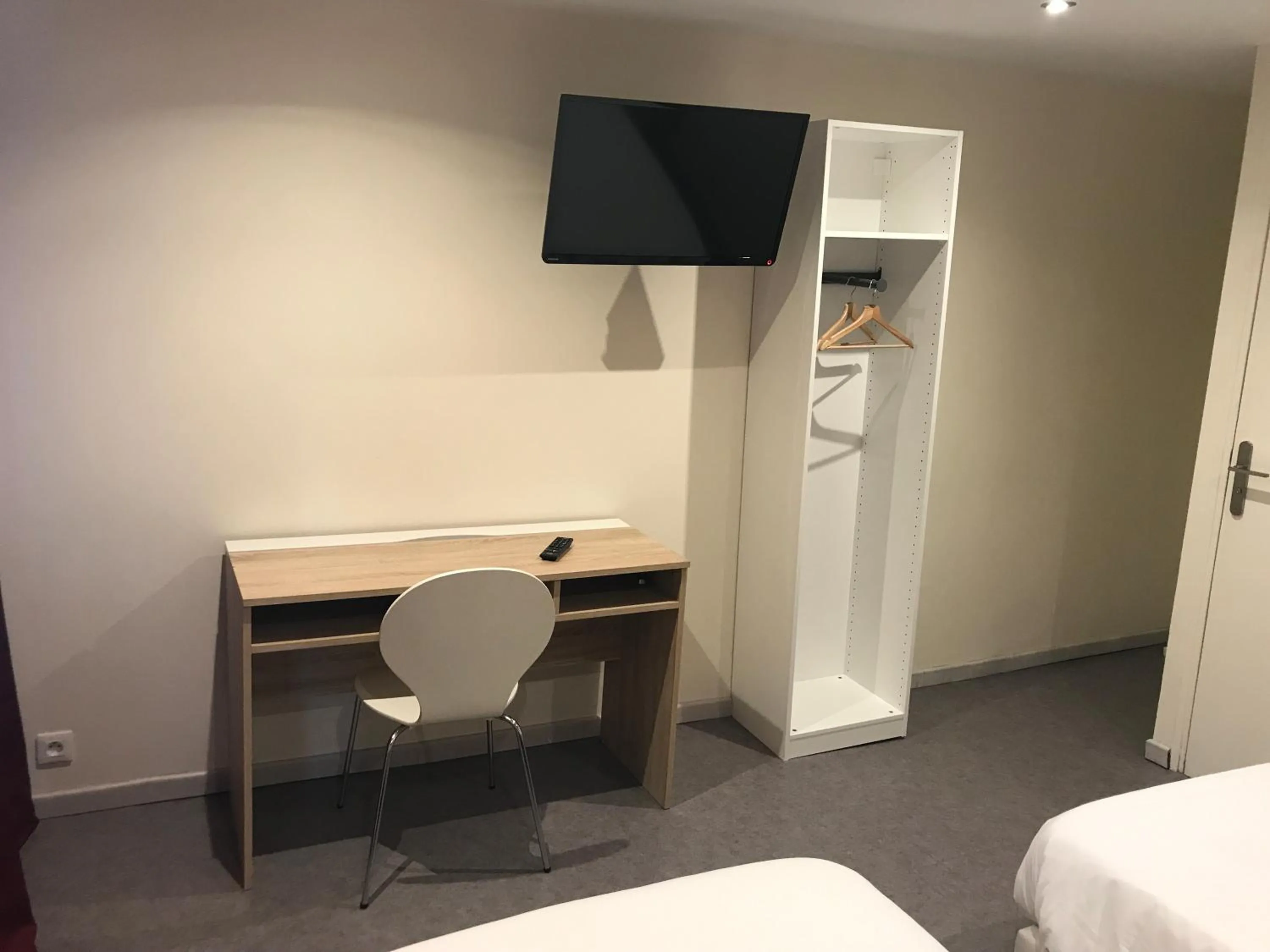 Bed in Hôtel Beauséjour