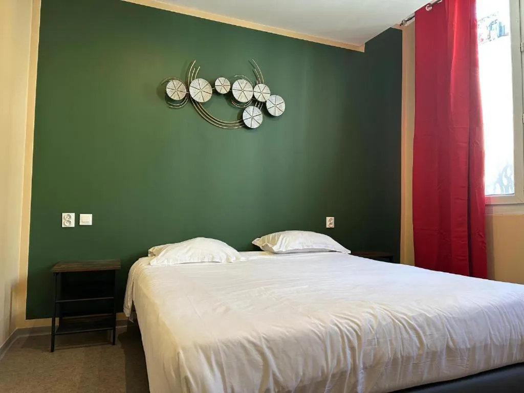 Bed in Hôtel Beauséjour