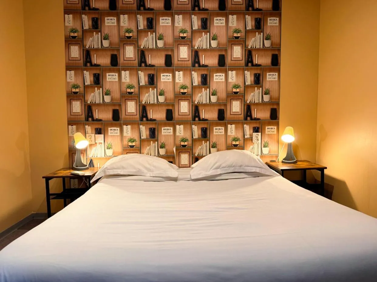 Bed in Hôtel Beauséjour