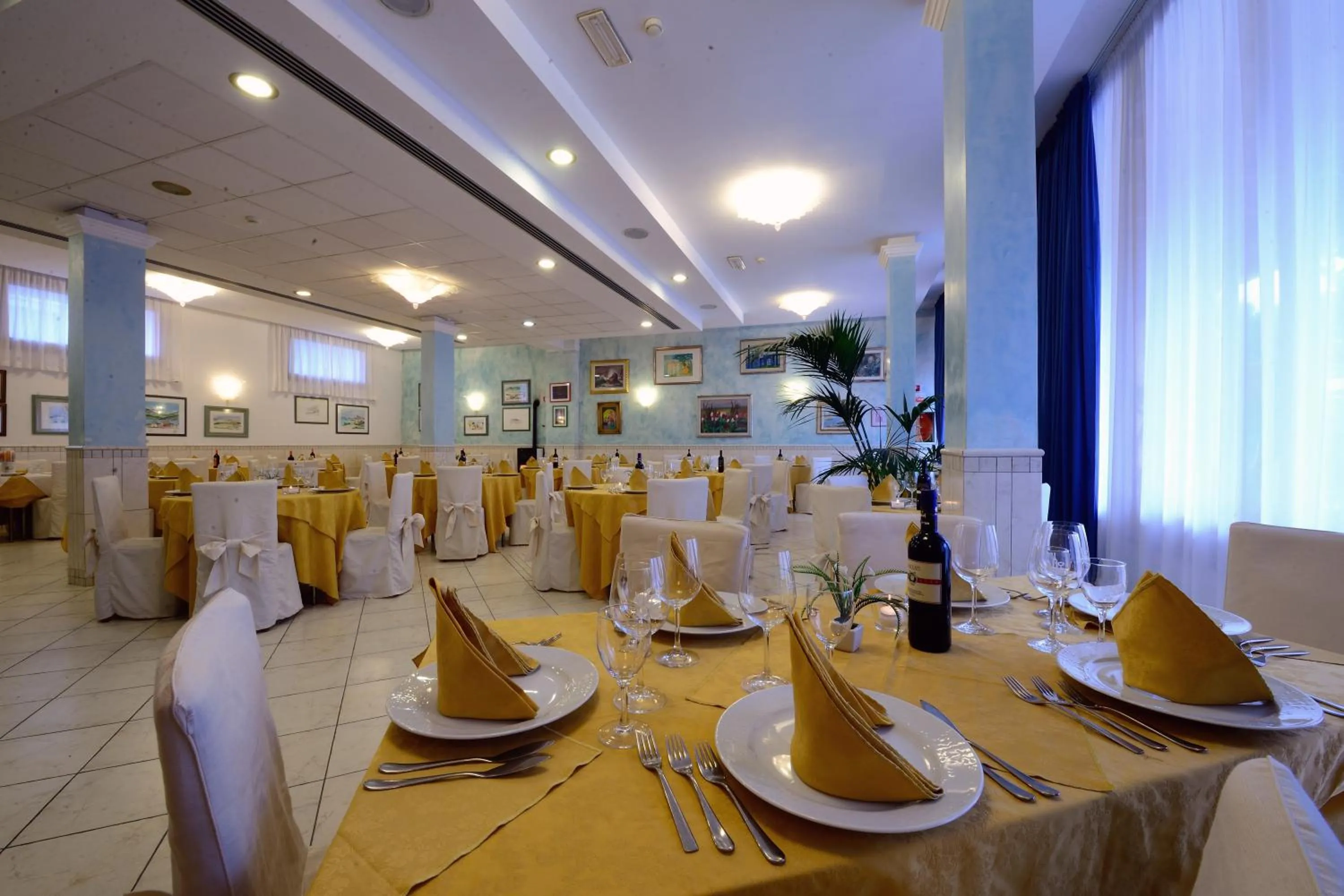 Restaurant/places to eat in Hotel Ariston