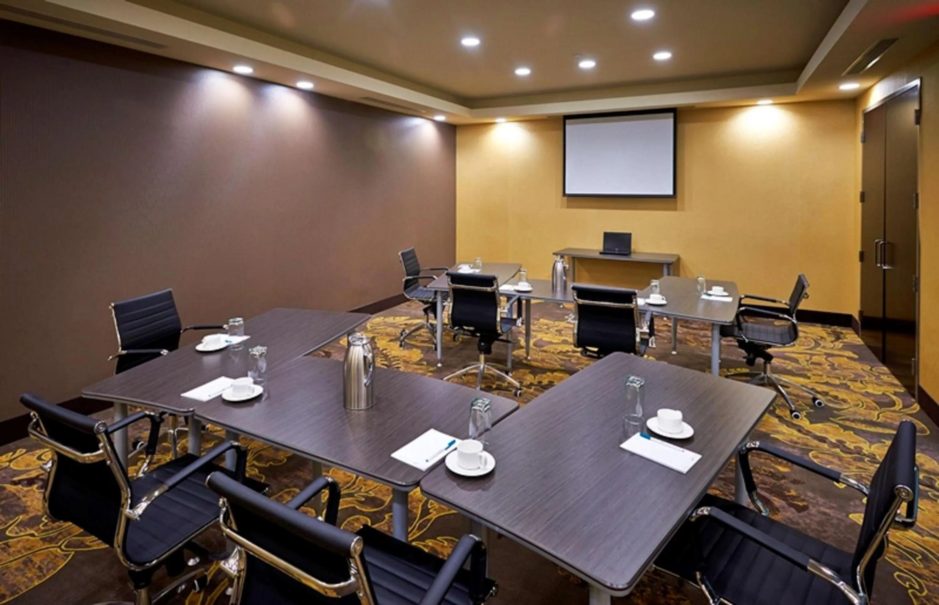 Meeting/conference room in Homewood Suites by Hilton Hamilton