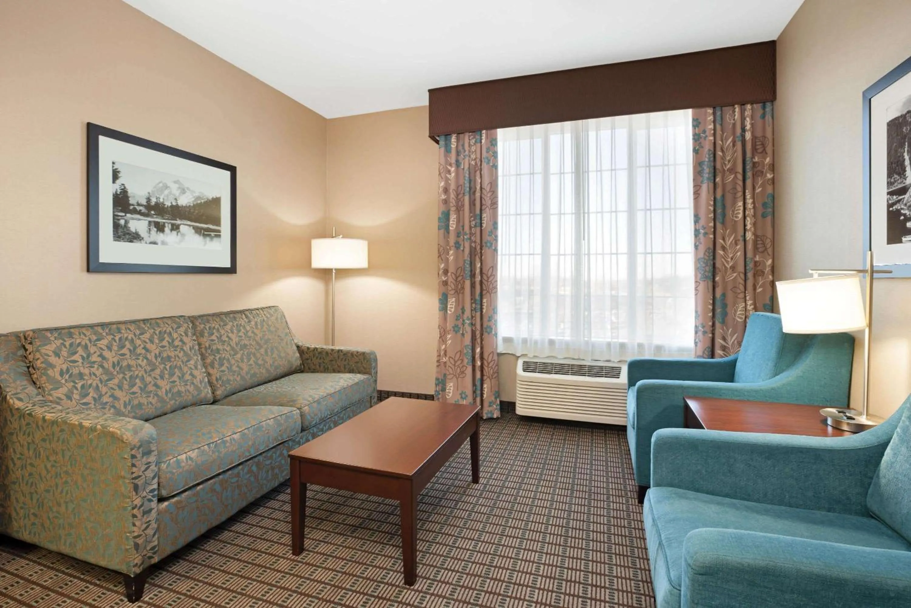 Photo of the whole room in La Quinta by Wyndham Bellingham