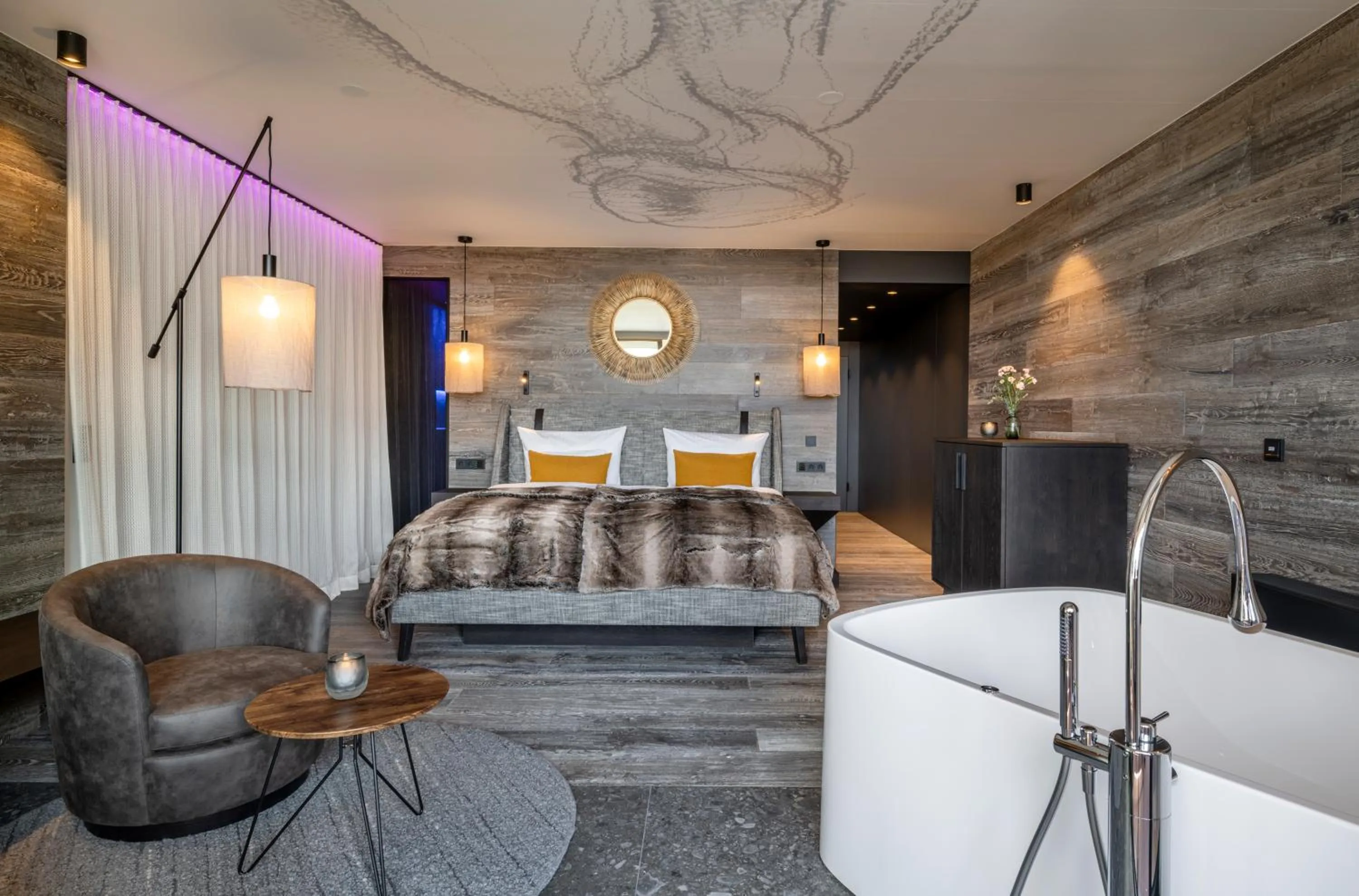 Hot Tub, Bed in Hüttenhof - Wellnesshotel & Luxus-Bergchalets - Adults only