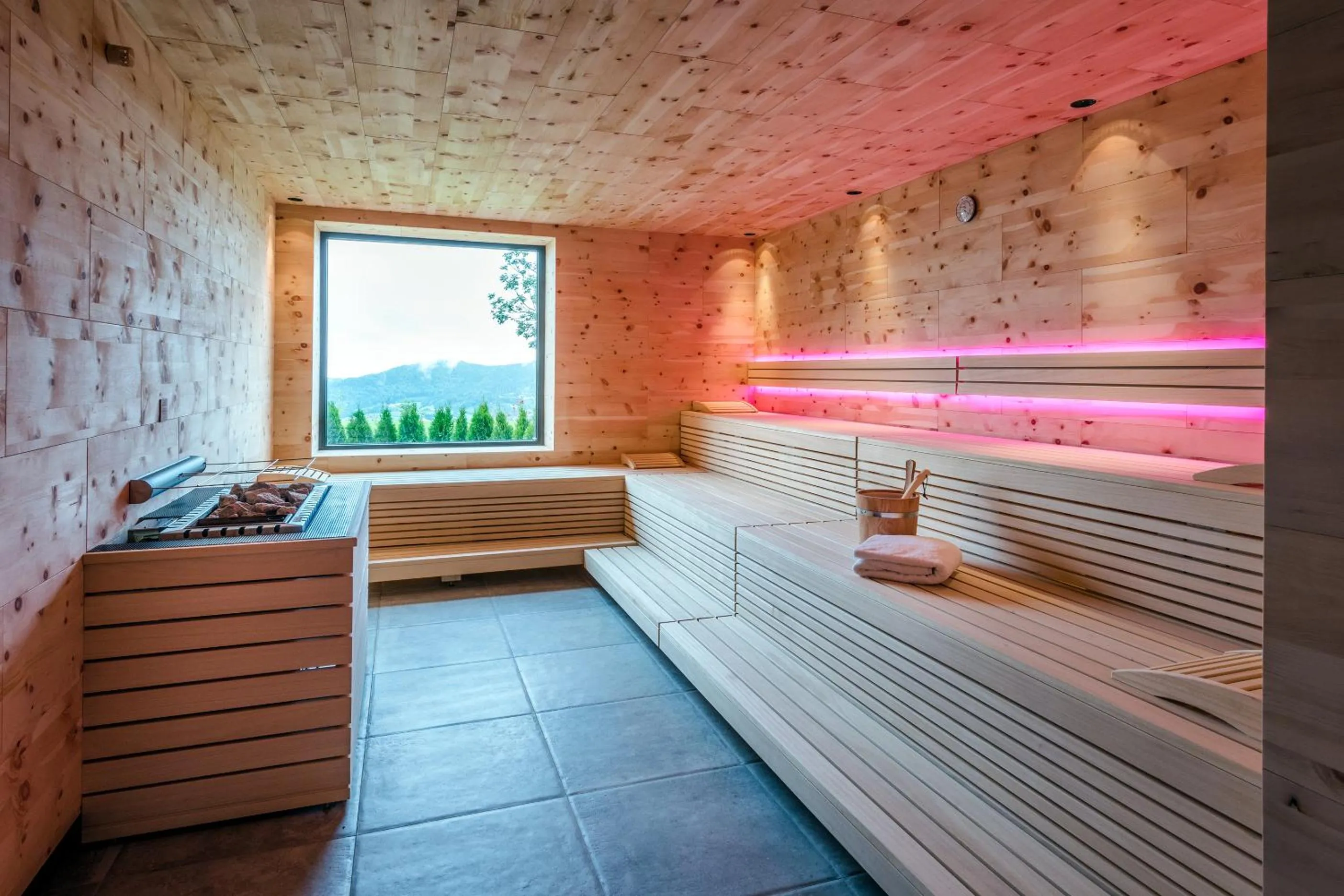 Sauna, Bed in Hüttenhof - Wellnesshotel & Luxus-Bergchalets - Adults only