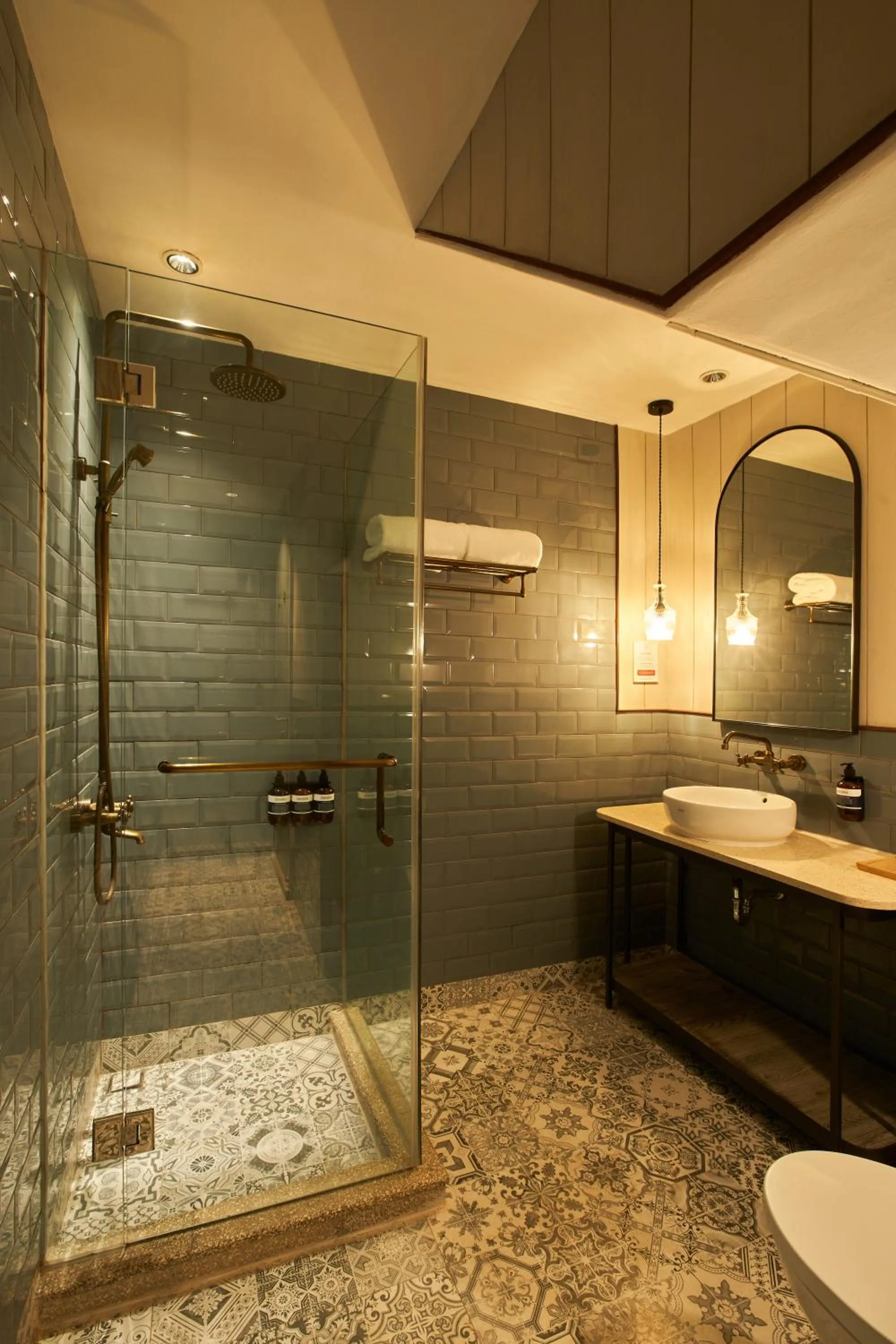 Shower in Lamandau House