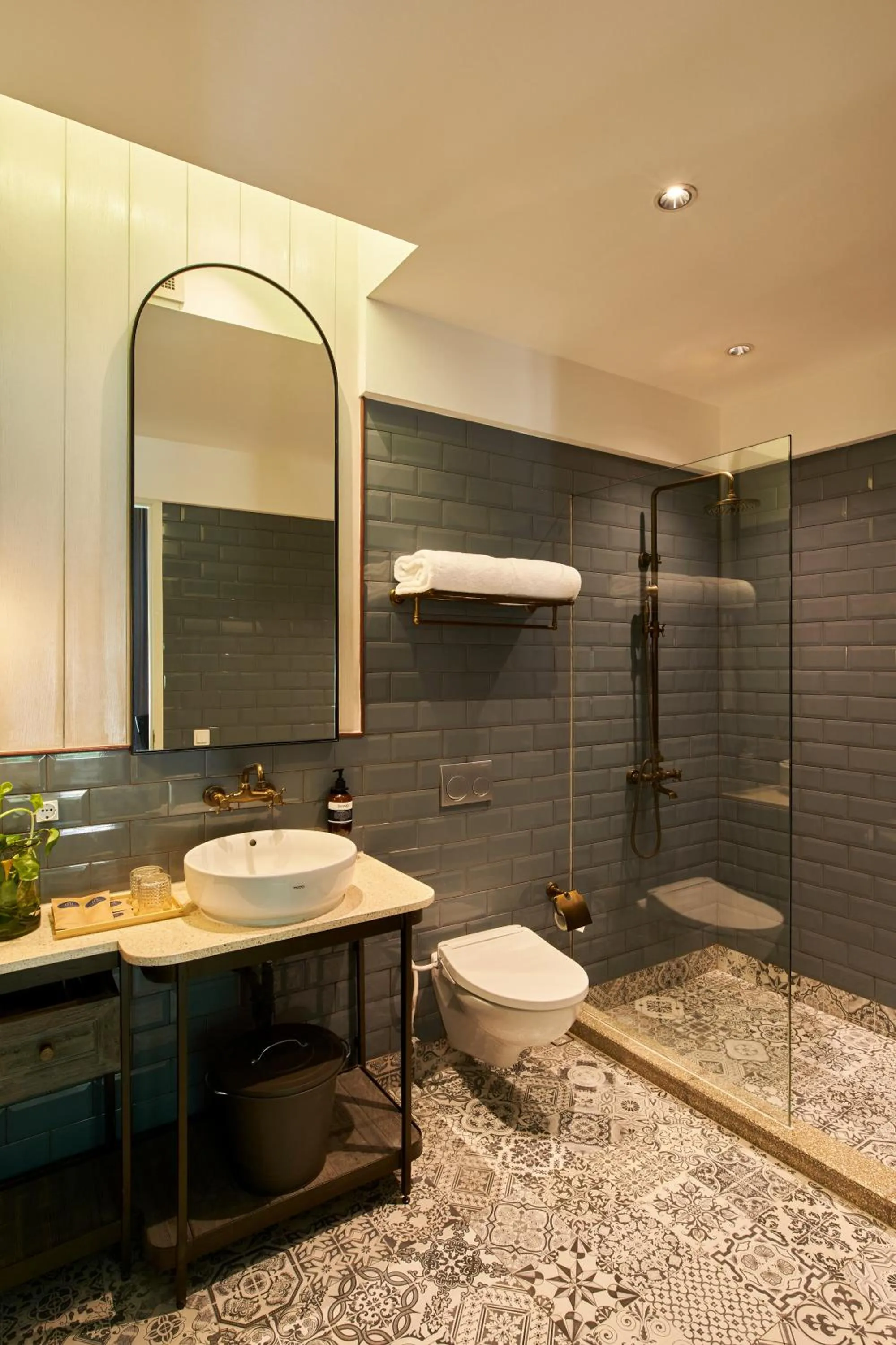 Shower in Lamandau House