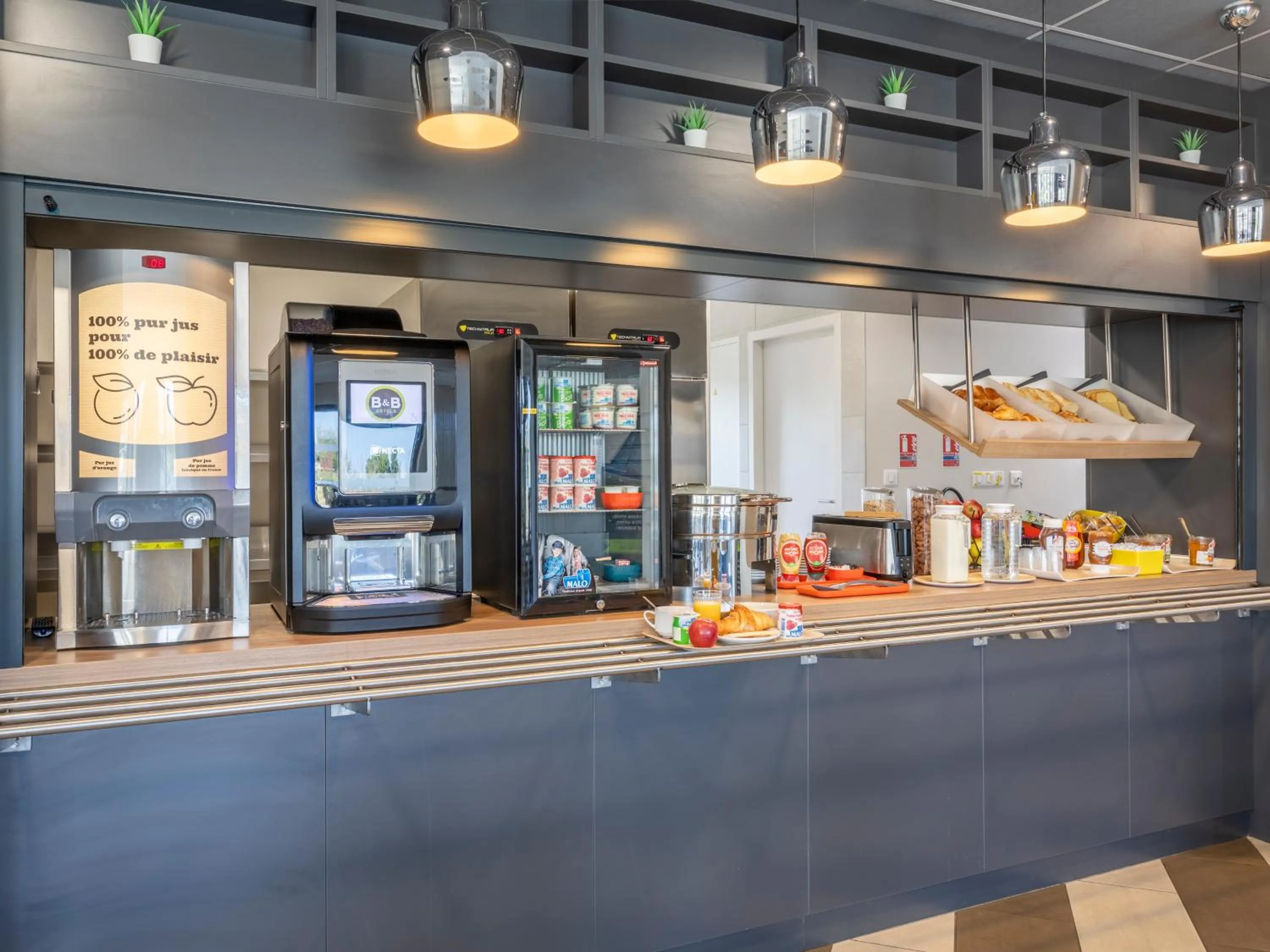 Breakfast in B&B HOTEL Saint-Martin-de-Crau Alpilles Camargue