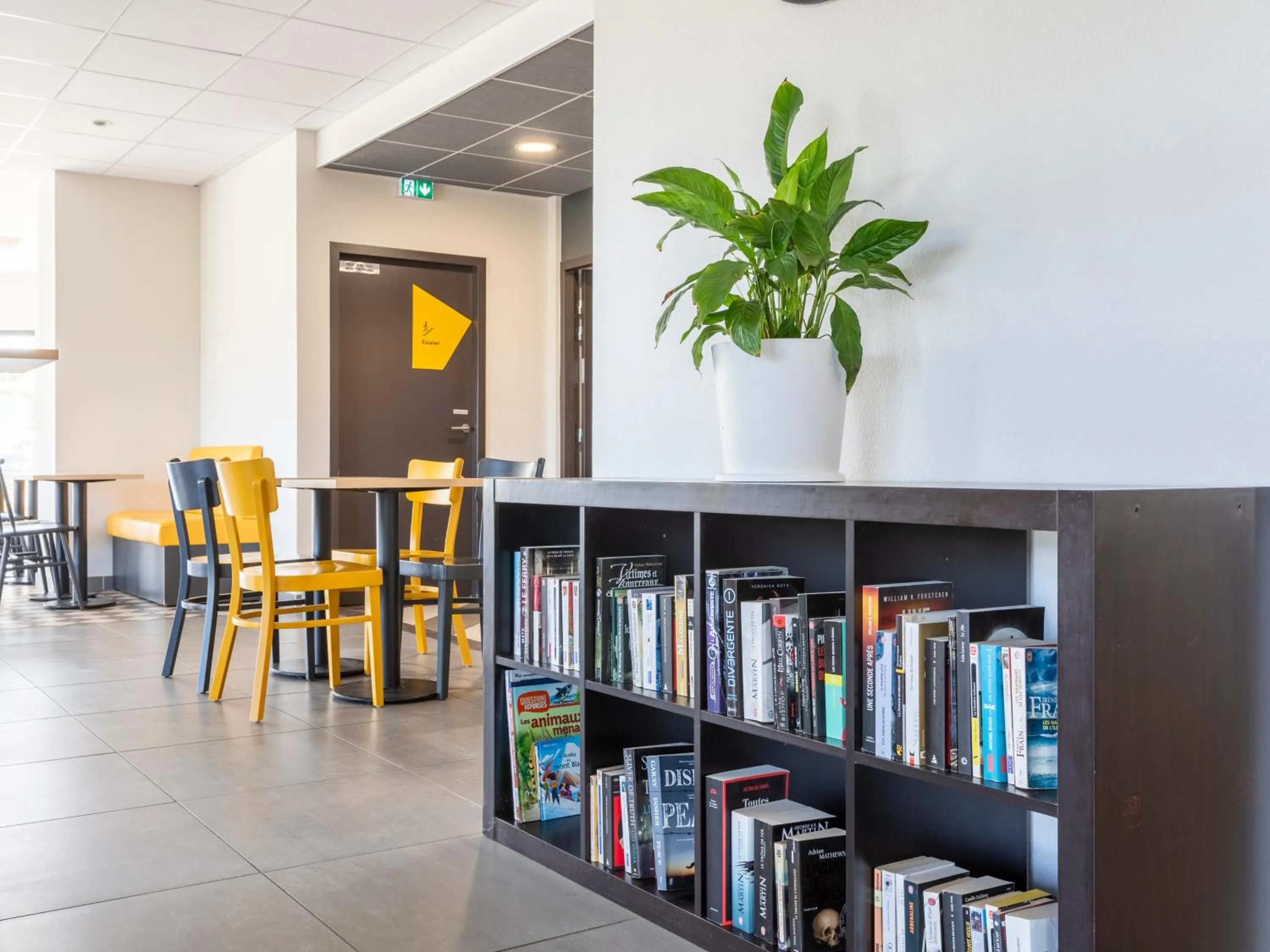 Lobby or reception in B&B HOTEL Saint-Martin-de-Crau Alpilles Camargue