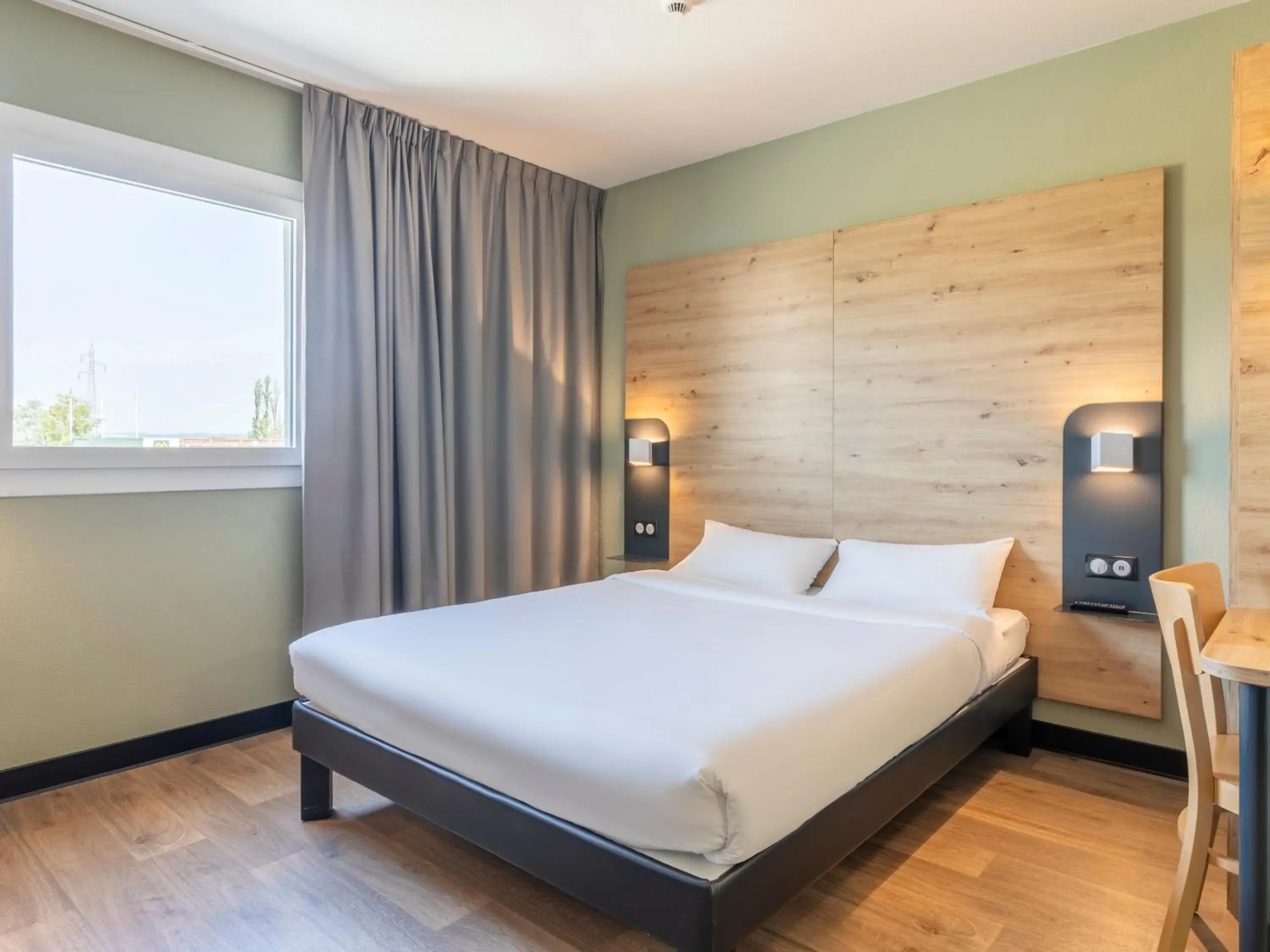 Double Room - Disability Access in B&B HOTEL Saint-Martin-de-Crau Alpilles Camargue Double Room - Disability Access in B&B HOTEL Saint-Martin-de-Crau Alpilles Camargue