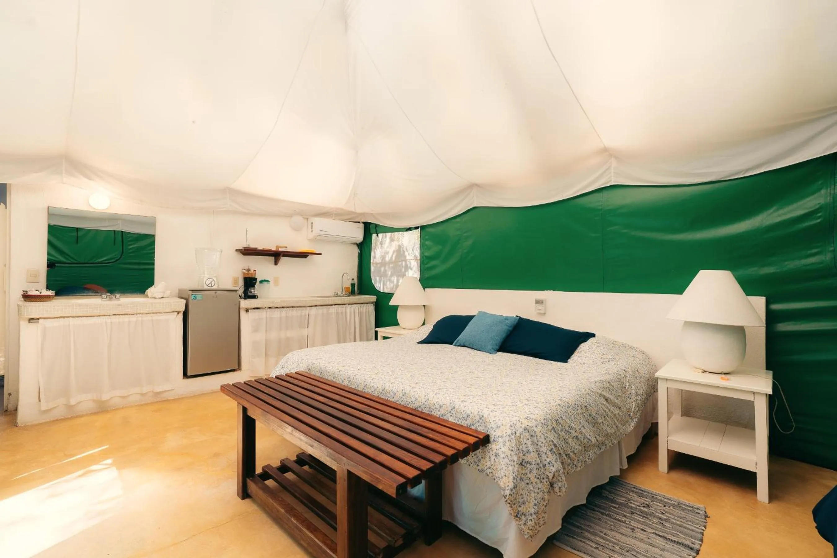 Bed in Junto al Rio Bungalows & Suites