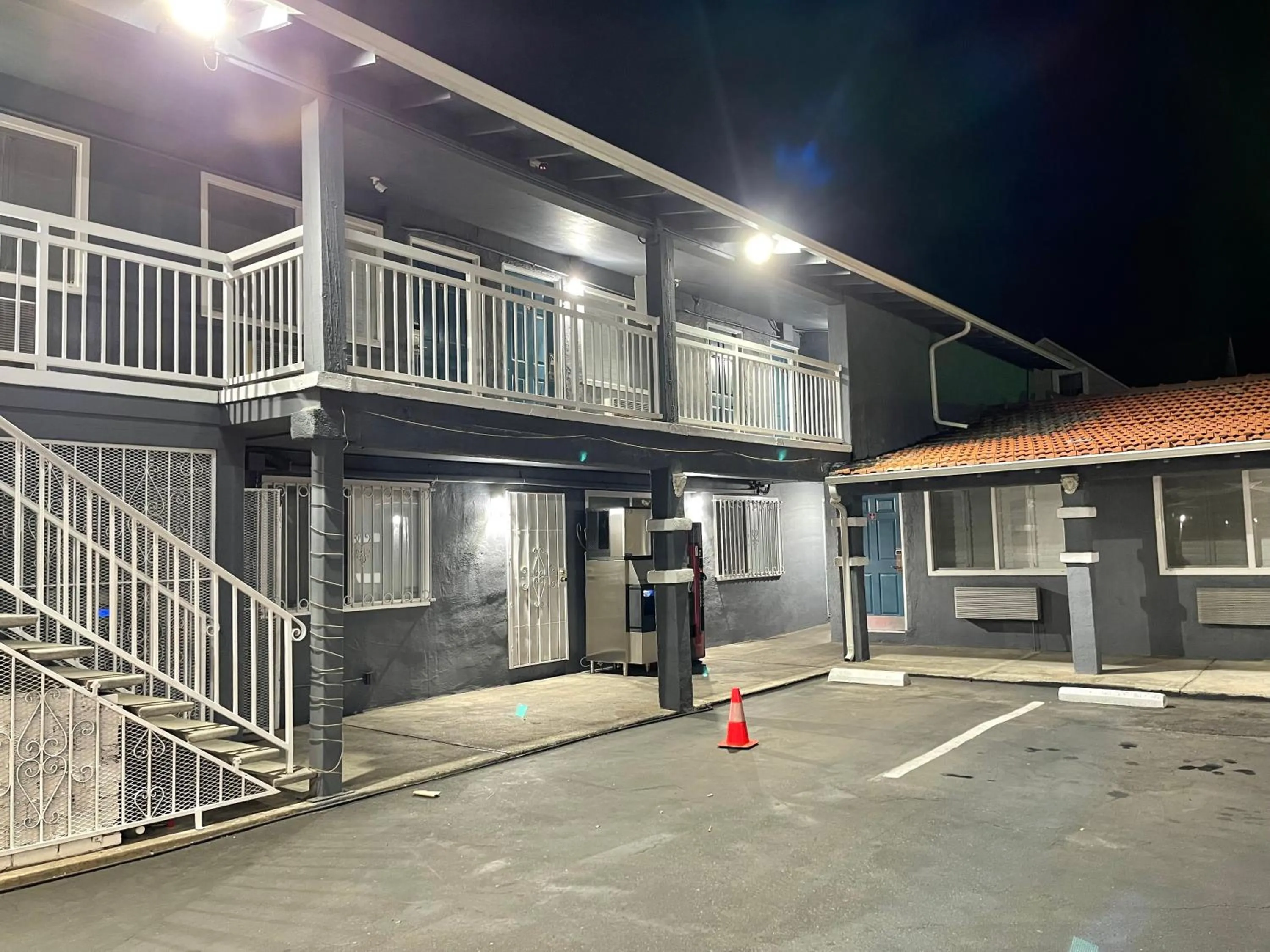 Property building in The Oaks Motel