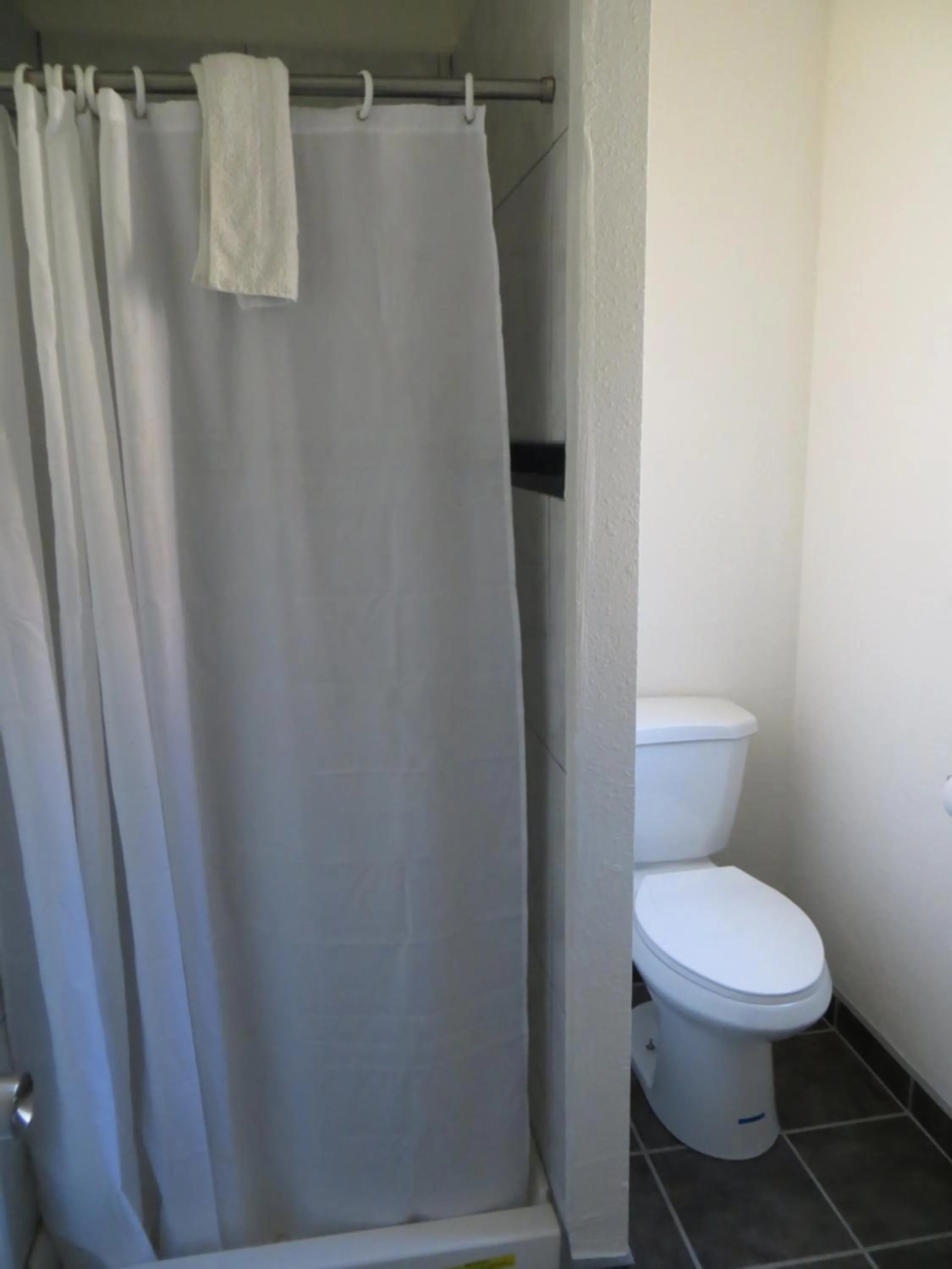 Shower in The Oaks Motel