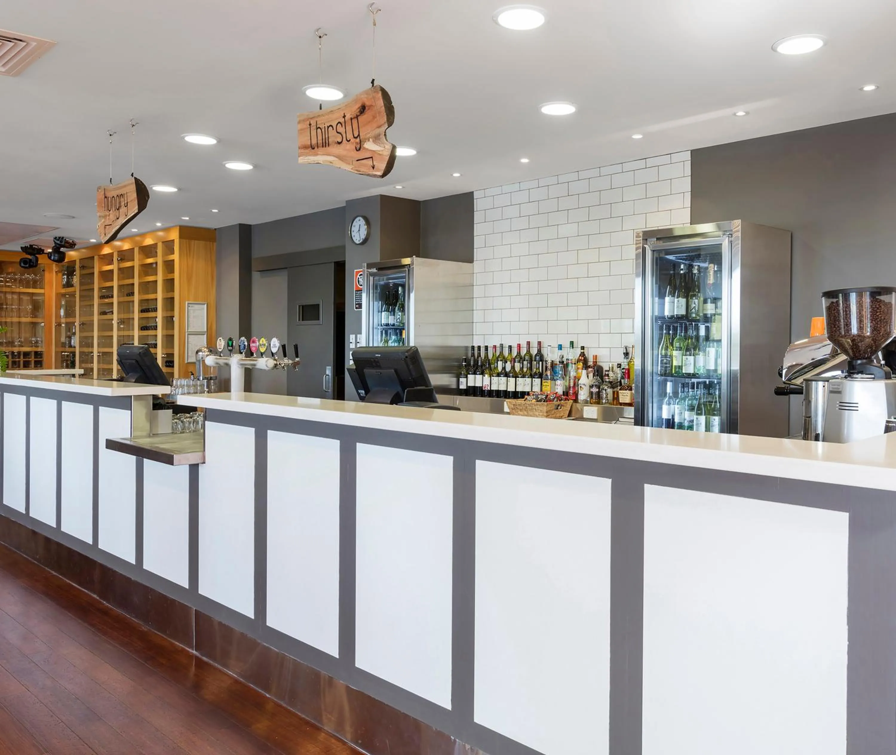 Restaurant/places to eat in Oaks Cypress Lakes Resort