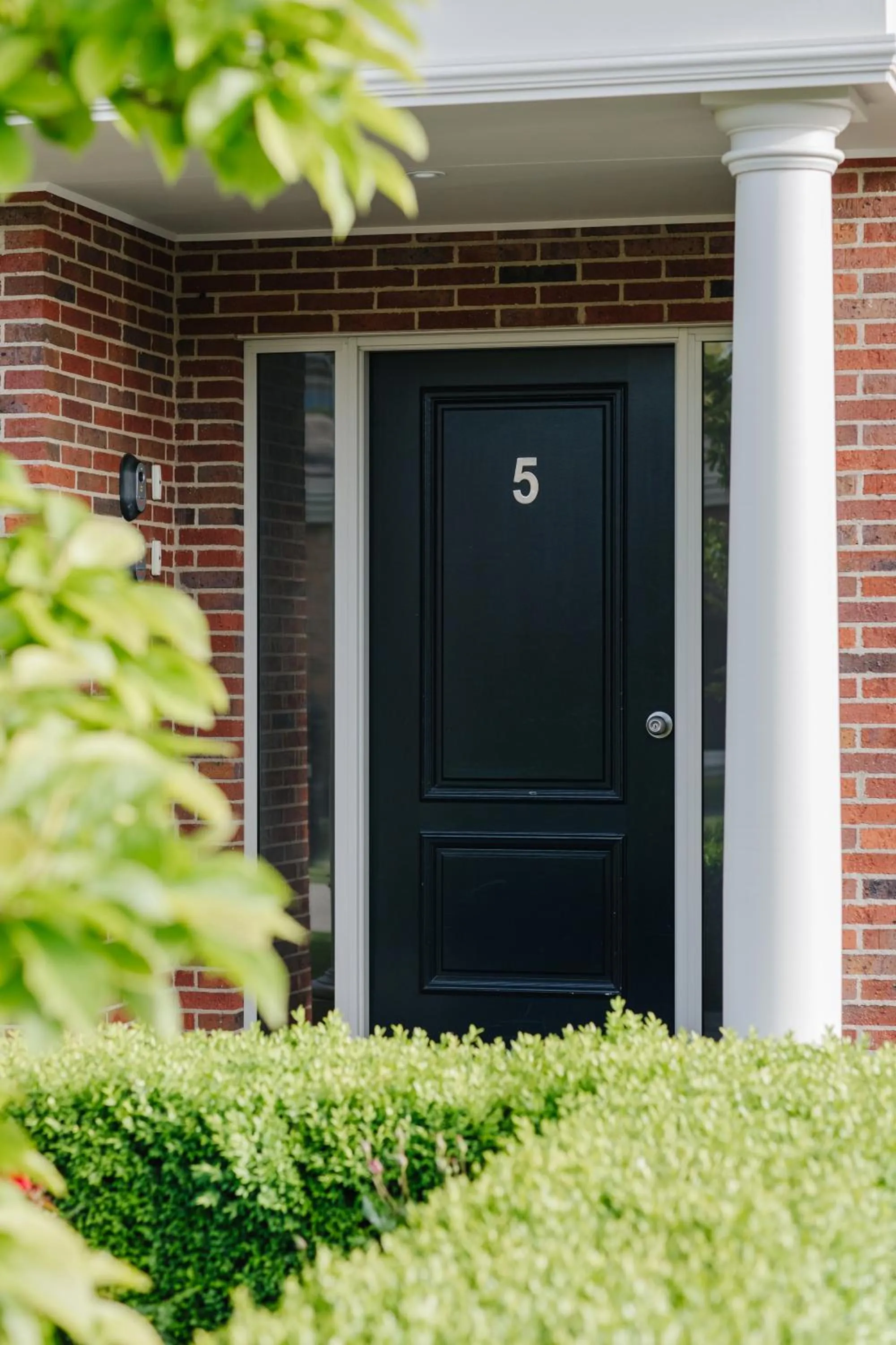Facade/entrance in Mansi on Raymond