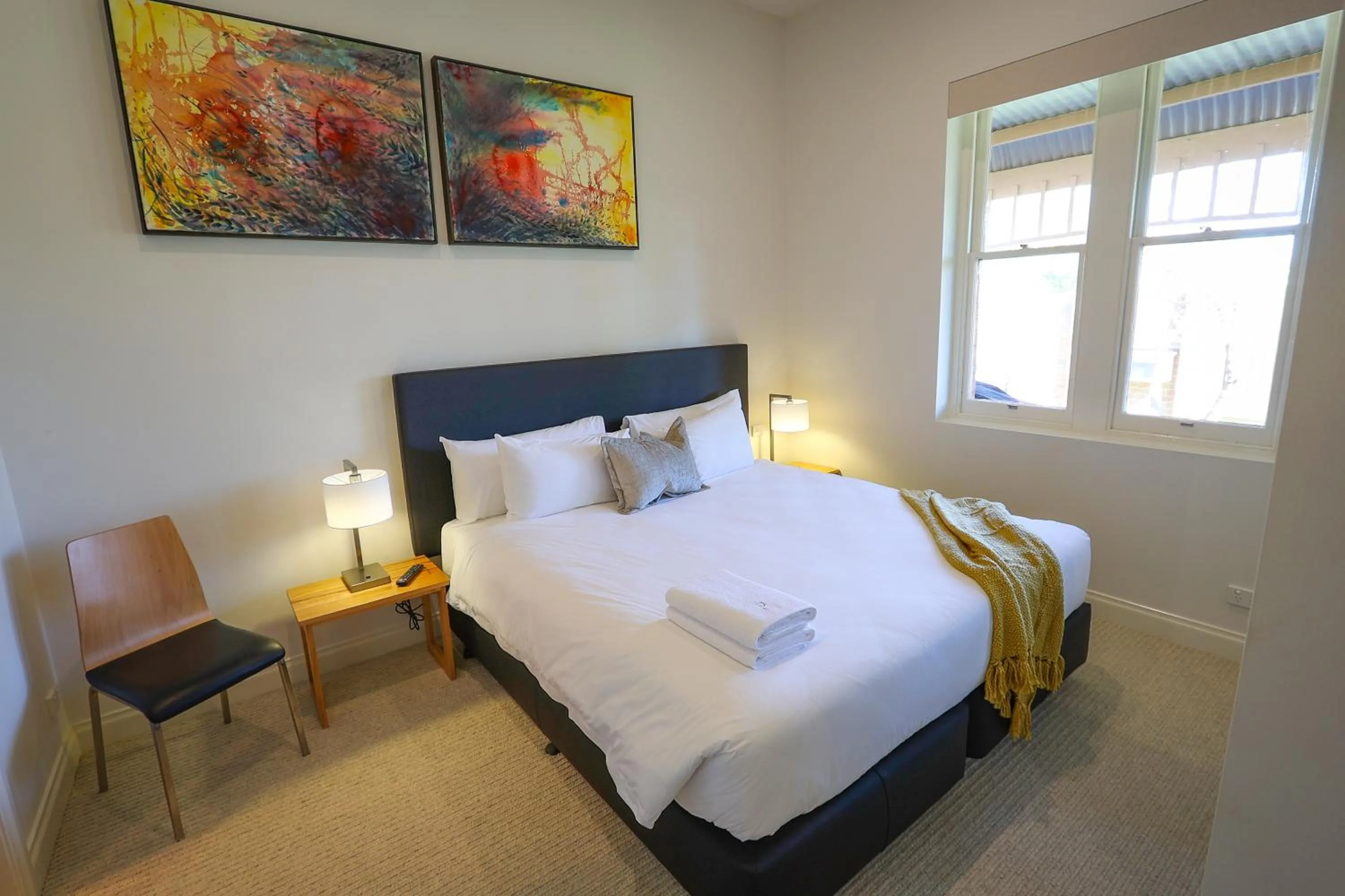 Bedroom, Bed in Mansi on Raymond