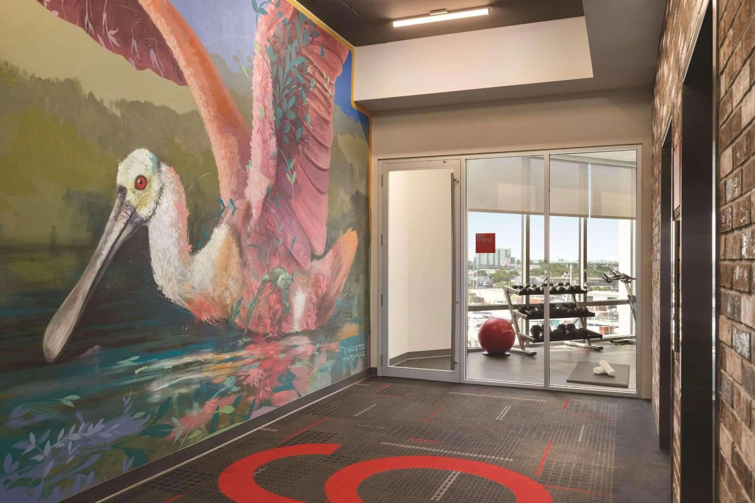 Fitness centre/facilities in Radisson RED Miami Airport