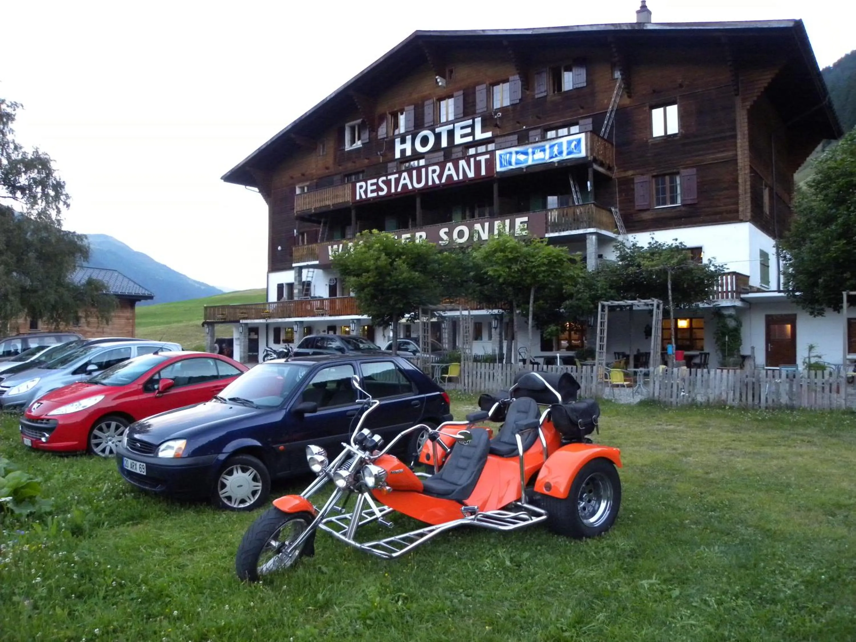 Facade/entrance in Hotel Restaurant Walliser Sonne