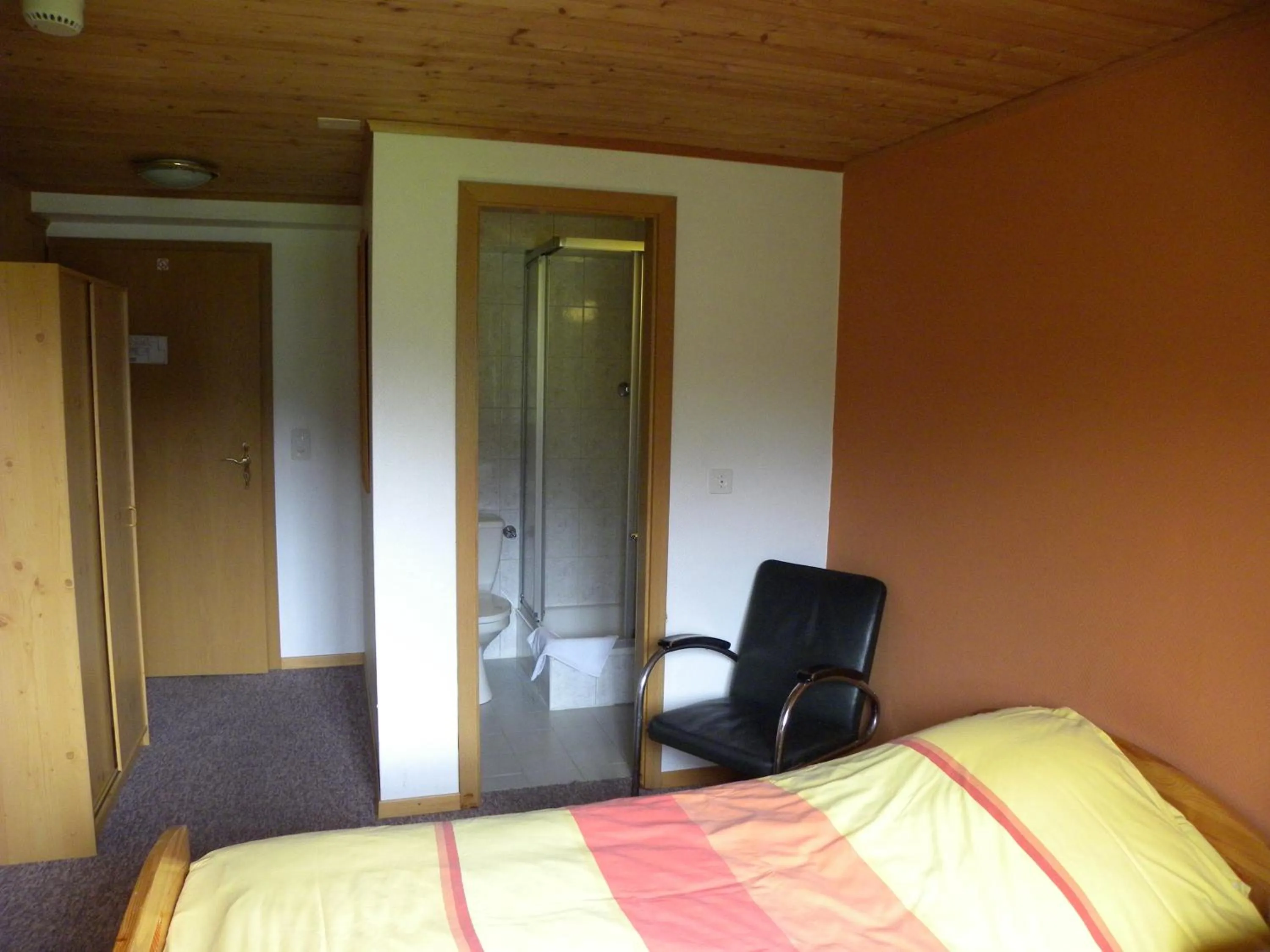 Bed in Hotel Restaurant Walliser Sonne